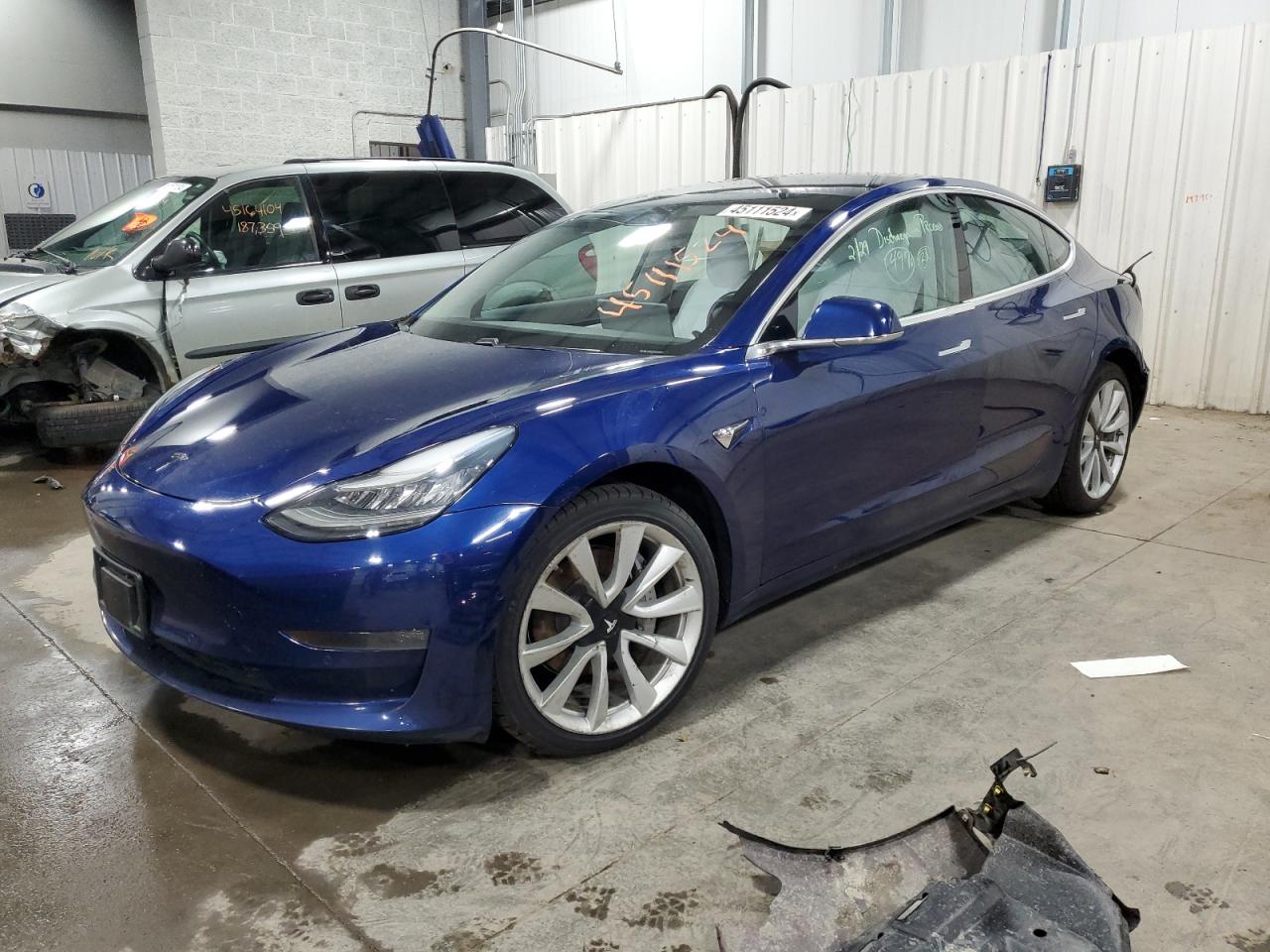 TESLA MODEL 3 2018 5yj3e1eb9jf135396