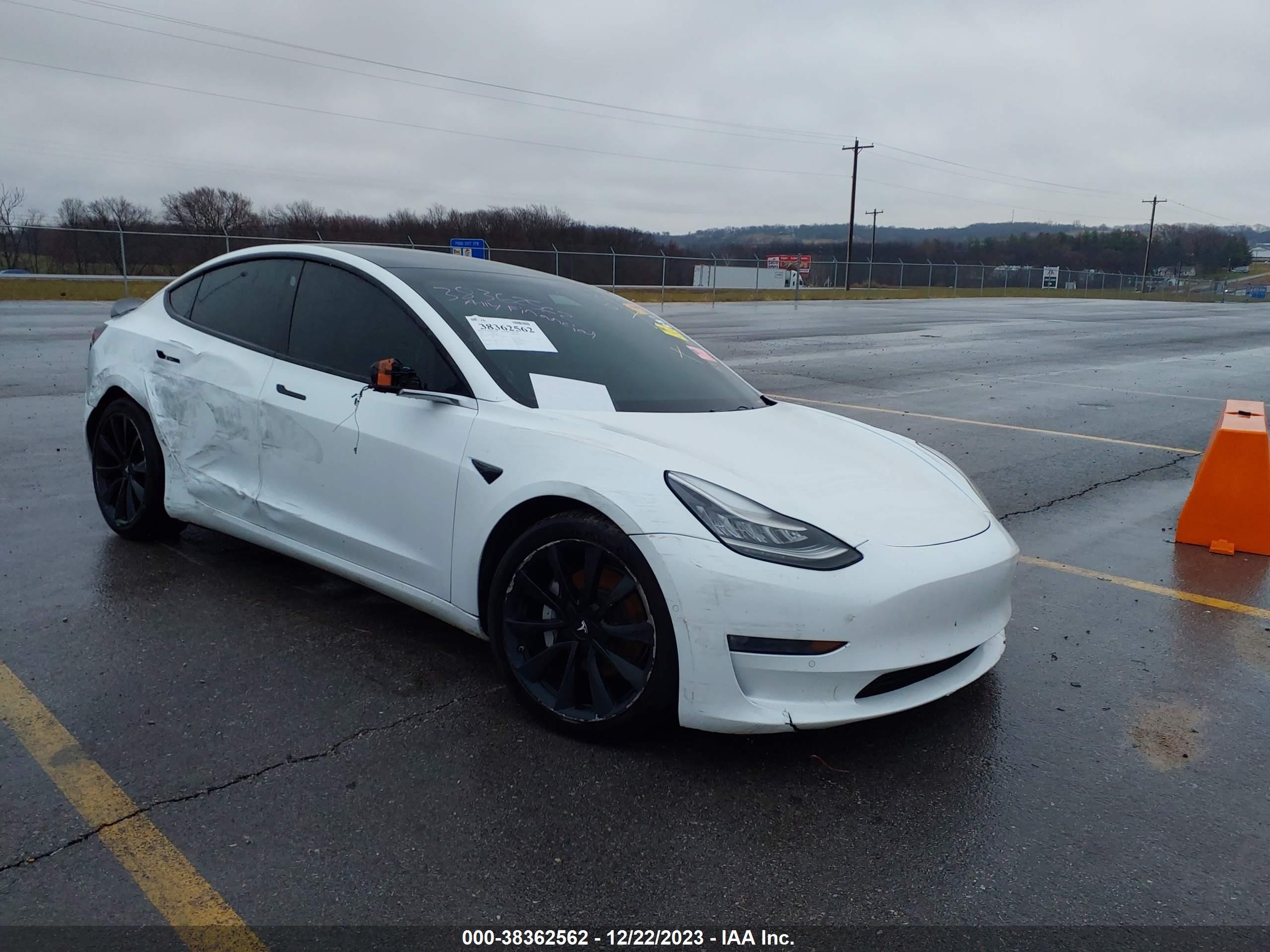 TESLA MODEL 3 2020 5yj3e1ec2lf586973