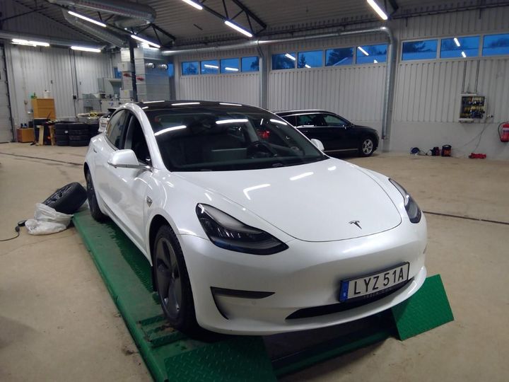 TESLA MODEL 3 2020 5yj3e7eb4lf566931