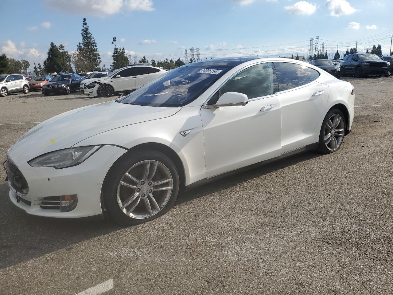 TESLA MODEL S 2015 5yjsa1e13ff107647