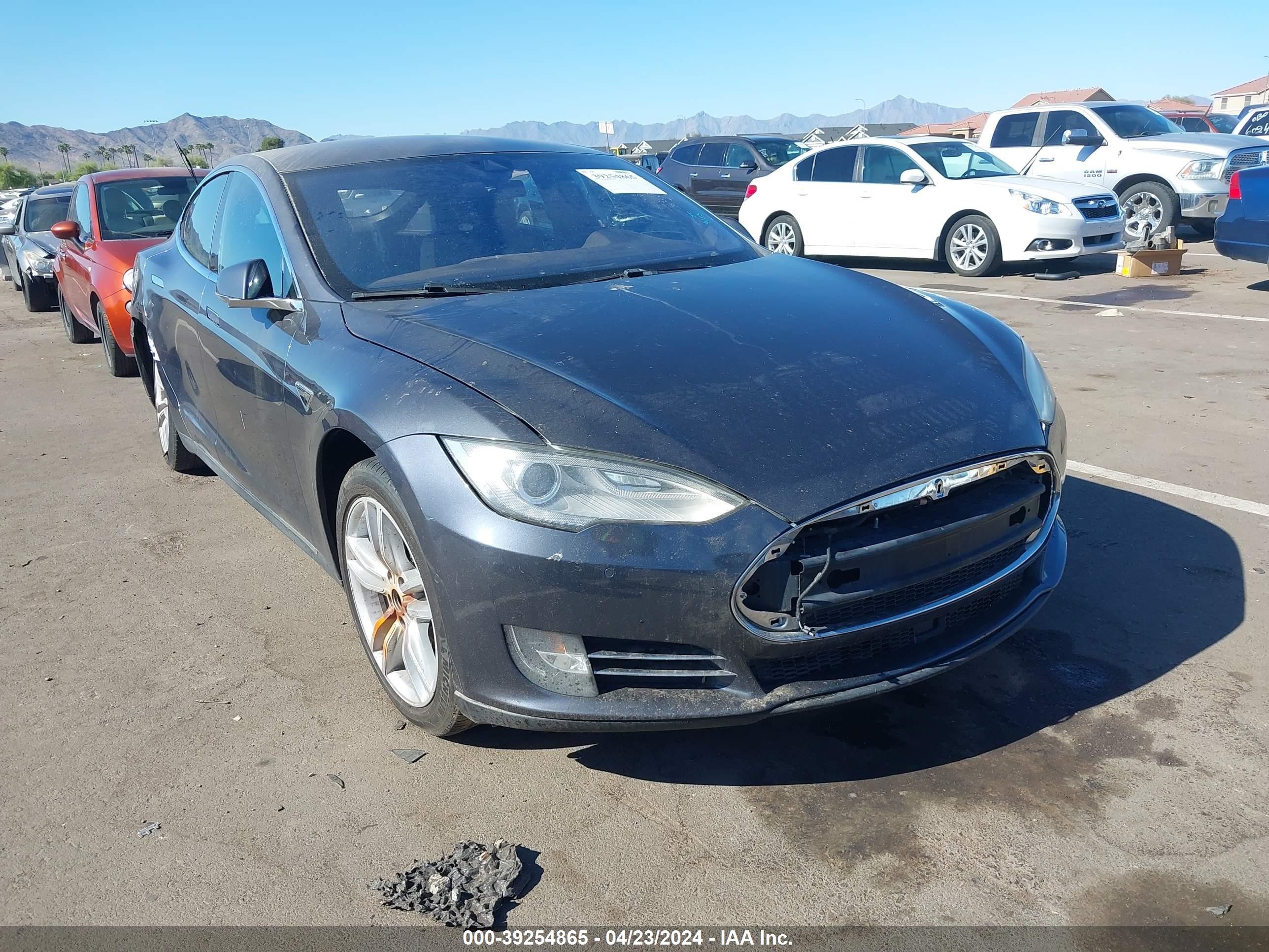 TESLA MODEL S 2015 5yjsa1e16ff115368