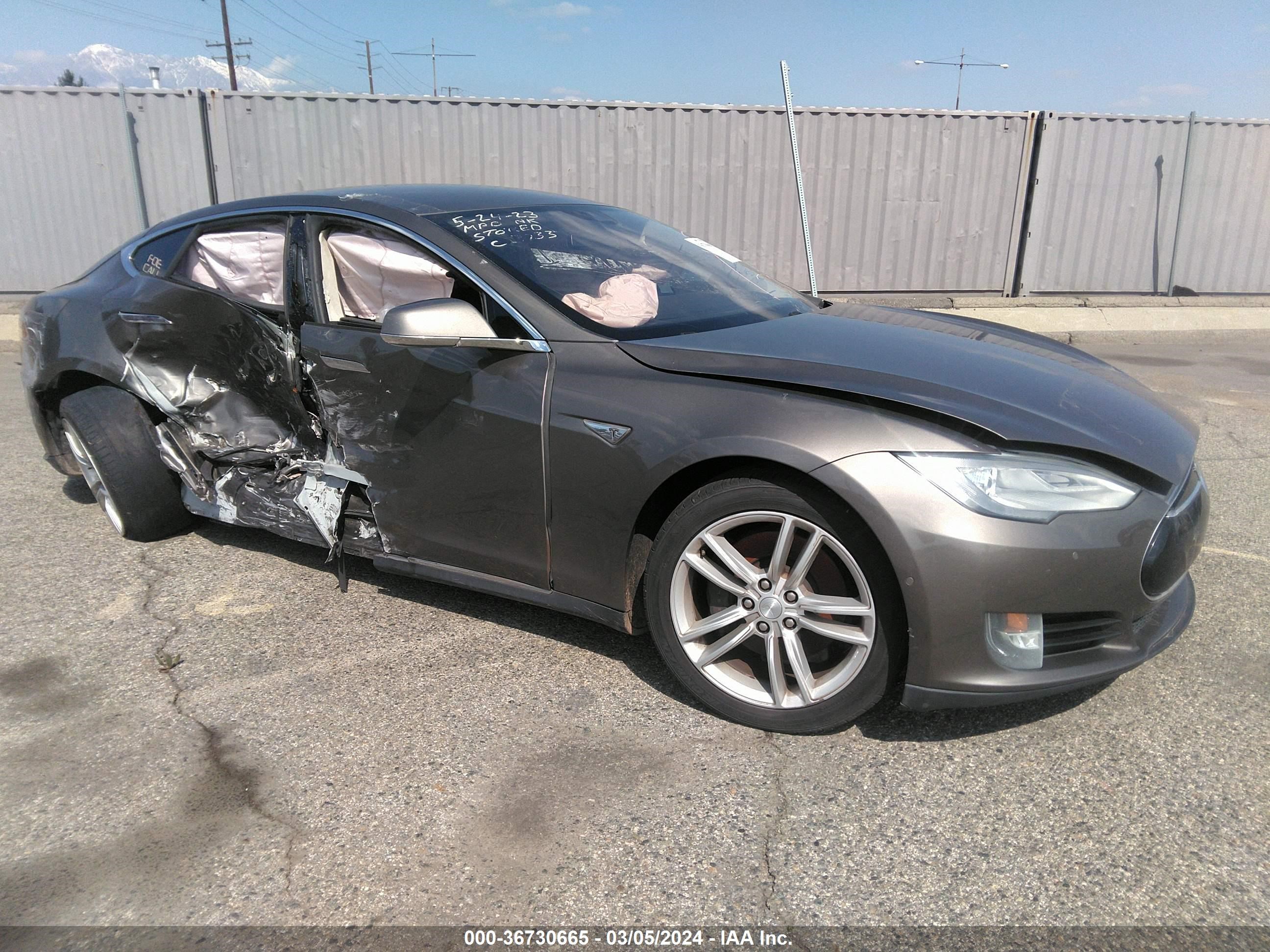 TESLA MODEL S 2015 5yjsa1e19ff103733