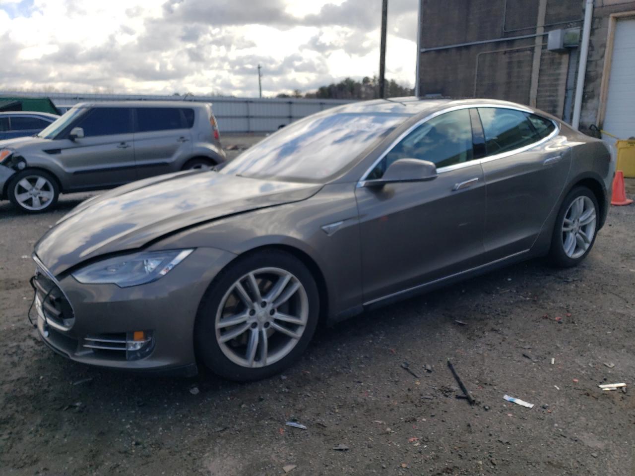 TESLA MODEL S 2015 5yjsa1e20ff111650