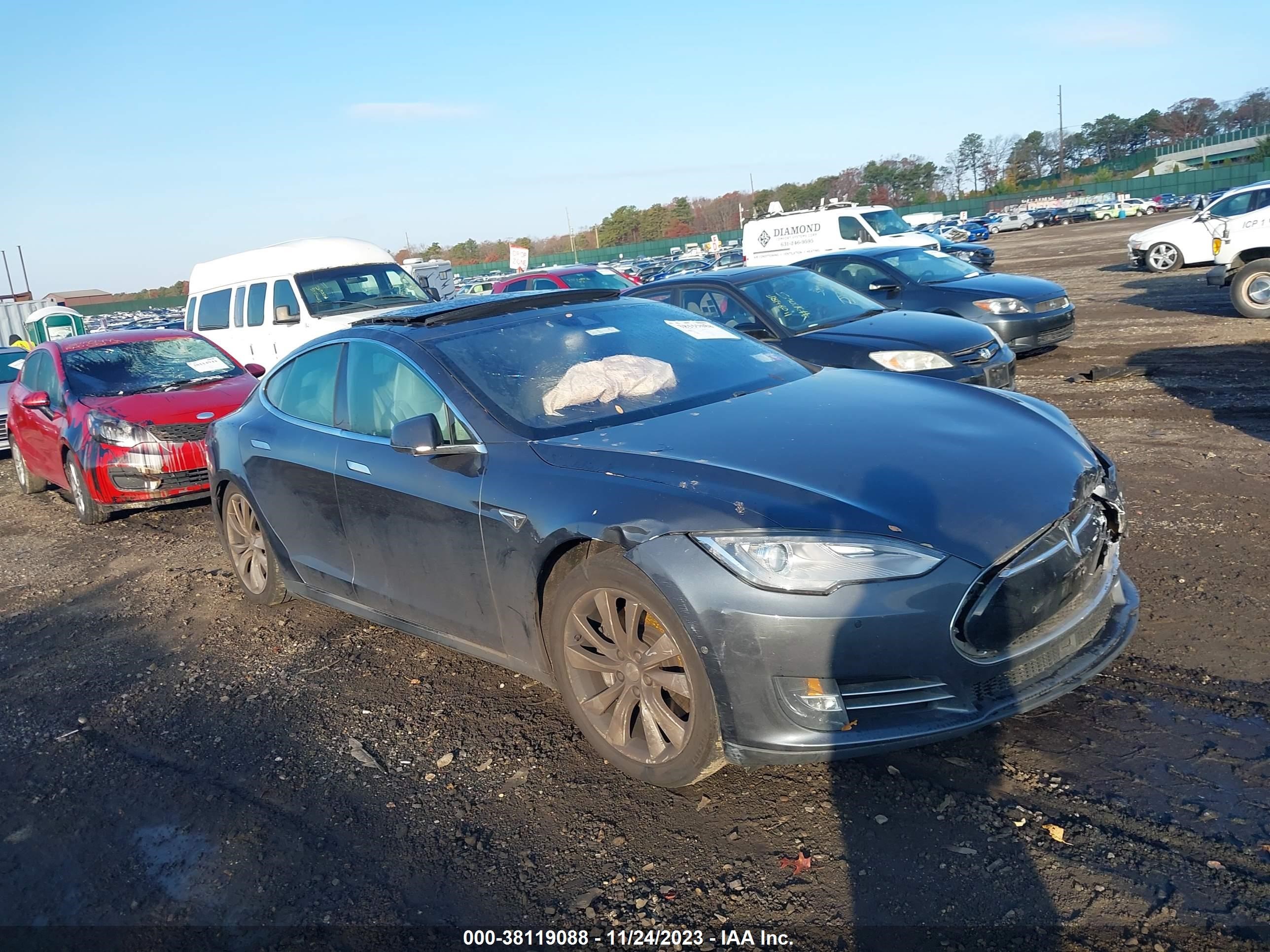 TESLA MODEL S 2015 5yjsa1e21ff111124