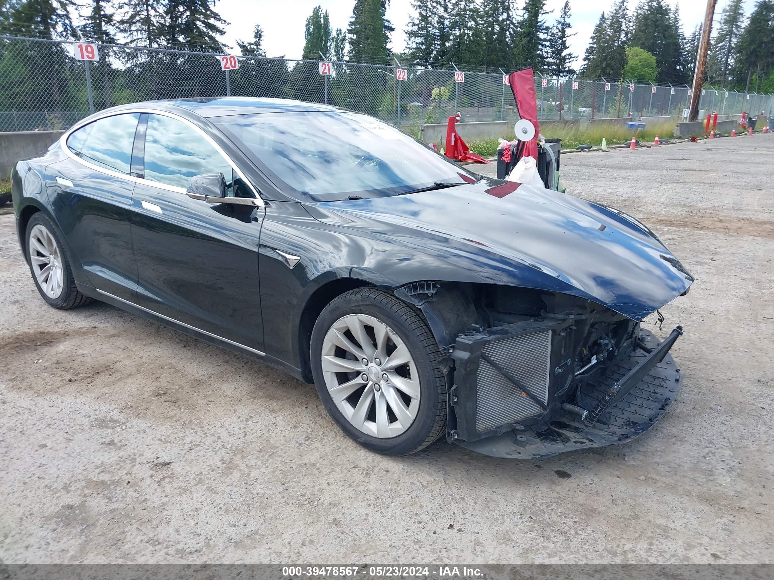 TESLA MODEL S 2018 5yjsa1e22jf293800