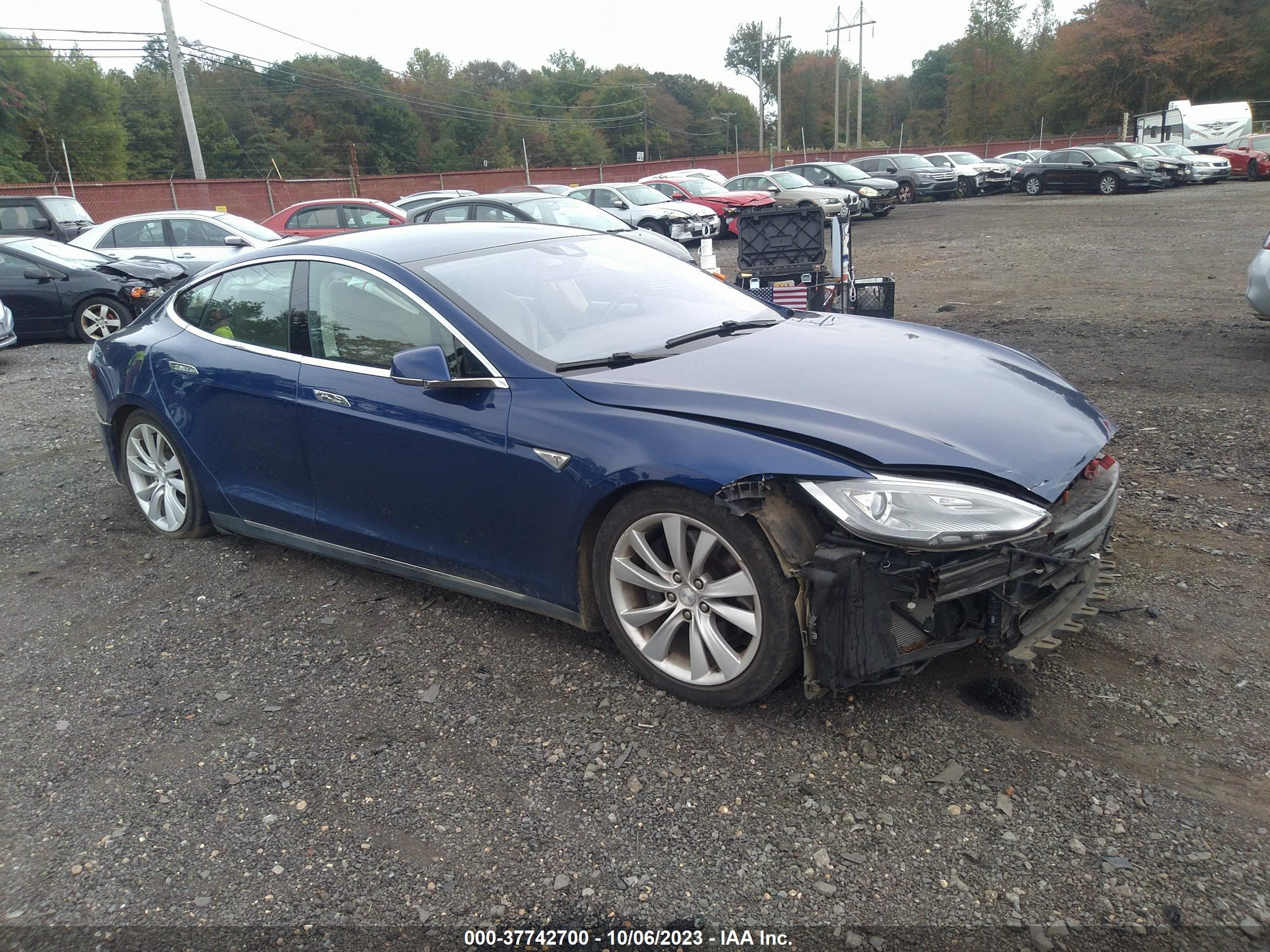 TESLA MODEL S 2015 5yjsa1e23ff104126