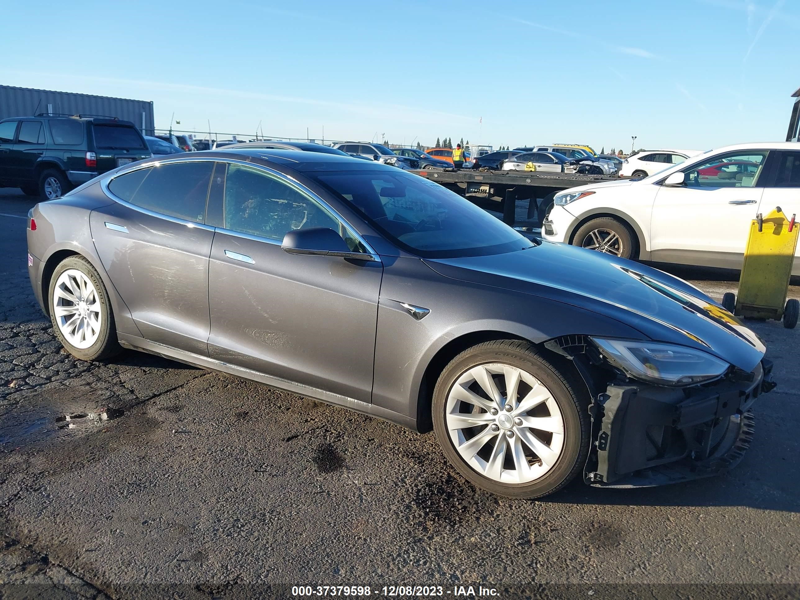 TESLA MODEL S 2018 5yjsa1e23jf285799