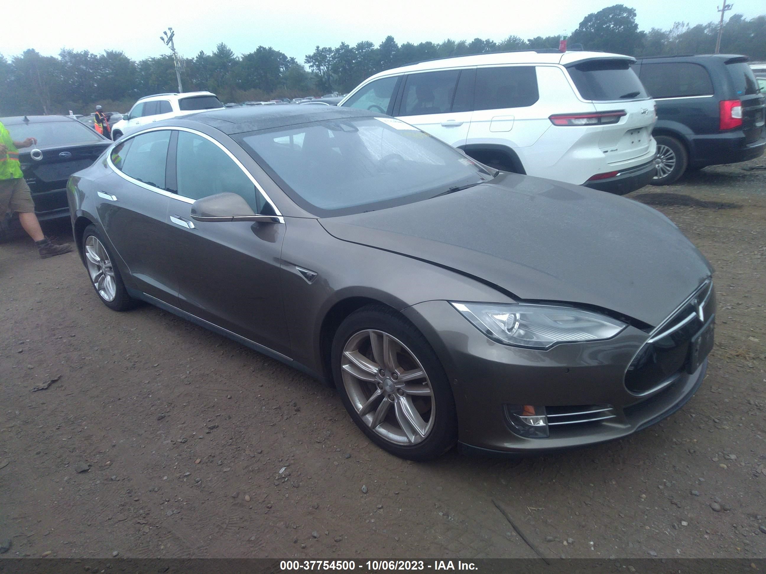 TESLA MODEL S 2015 5yjsa1e24ff118813