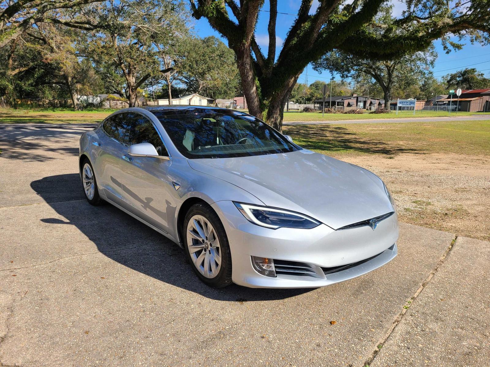 TESLA MODEL S 2017 5yjsa1e24hf175984