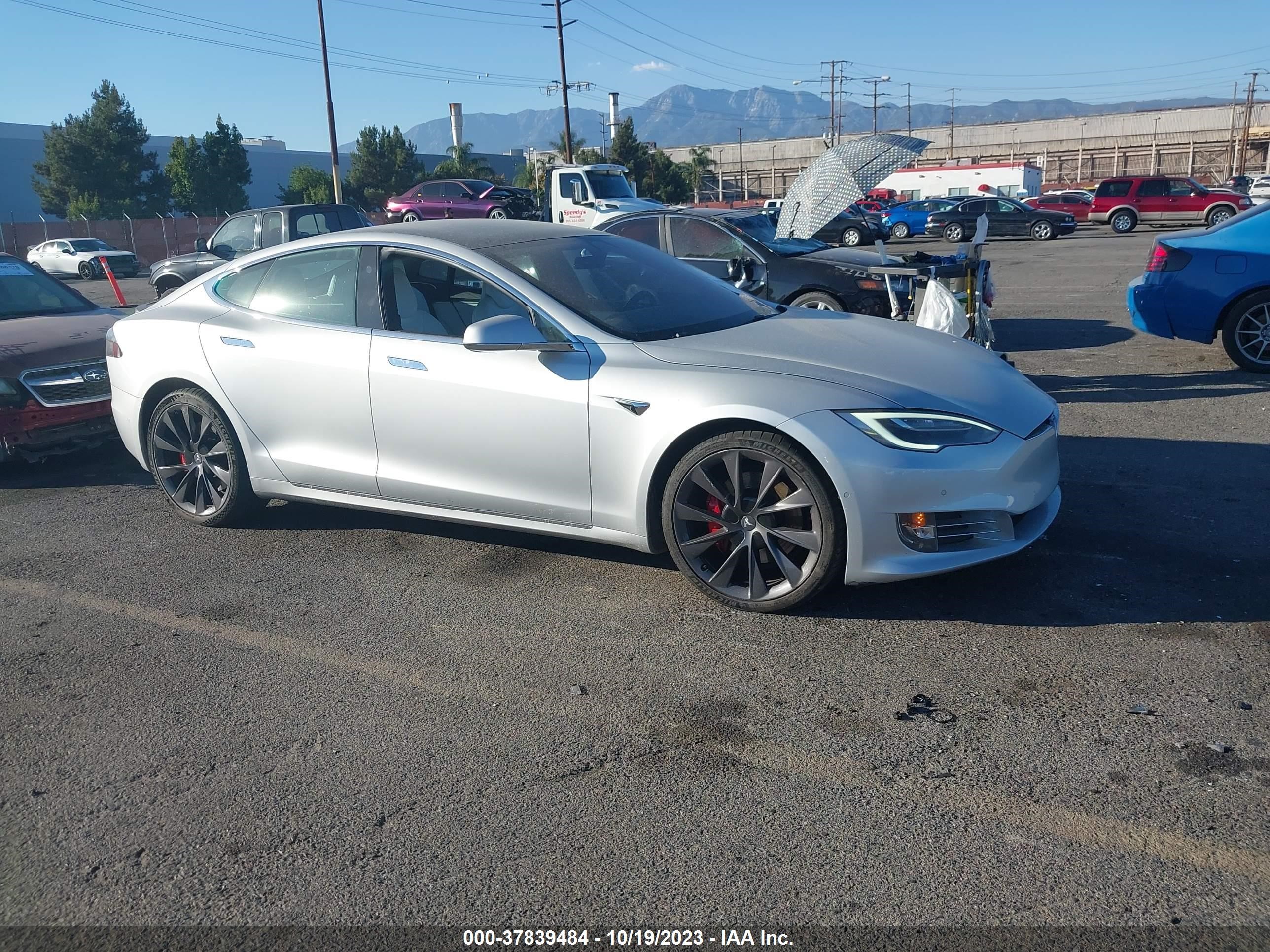 TESLA MODEL S 2018 5yjsa1e44jf244938