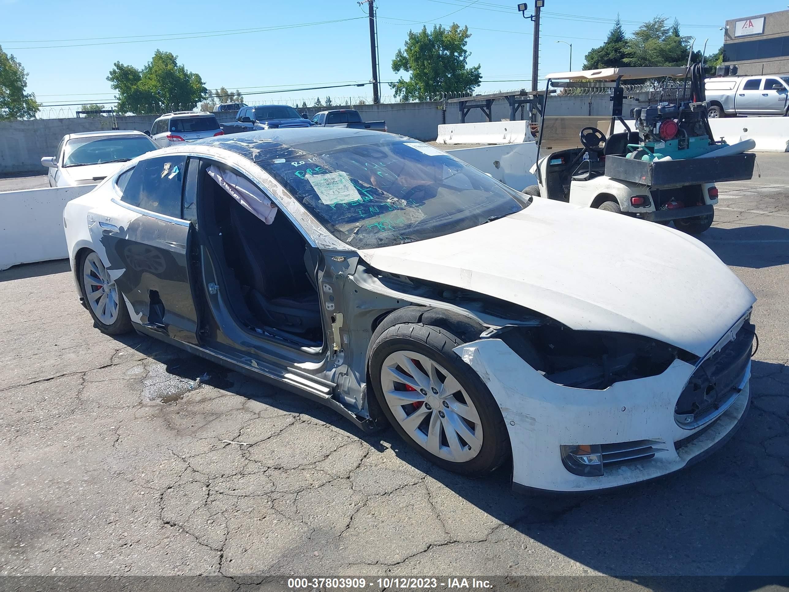 TESLA MODEL S 2015 5yjsa1e48ff116645