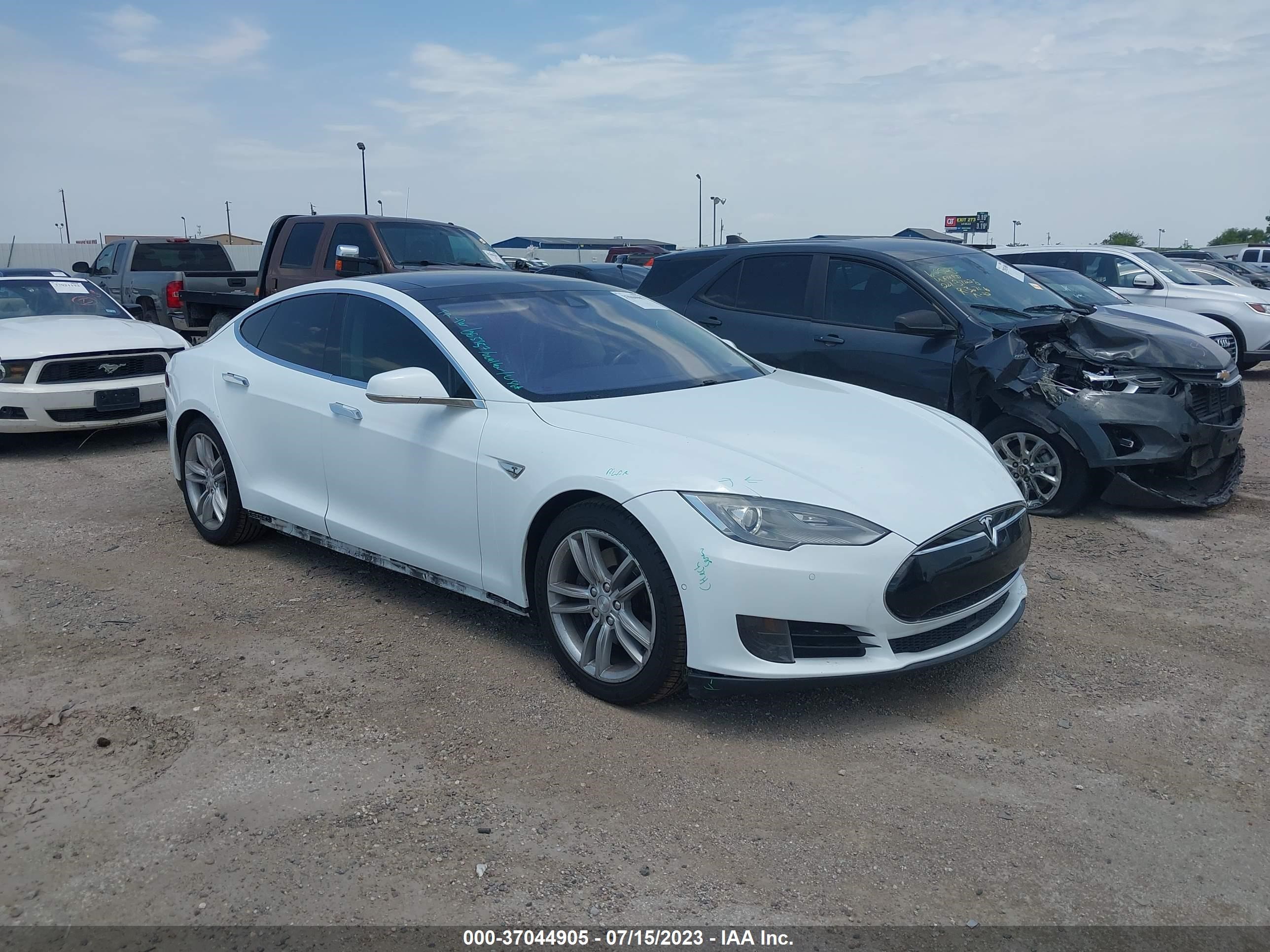 TESLA MODEL S 2015 5yjsa1s27ff085357