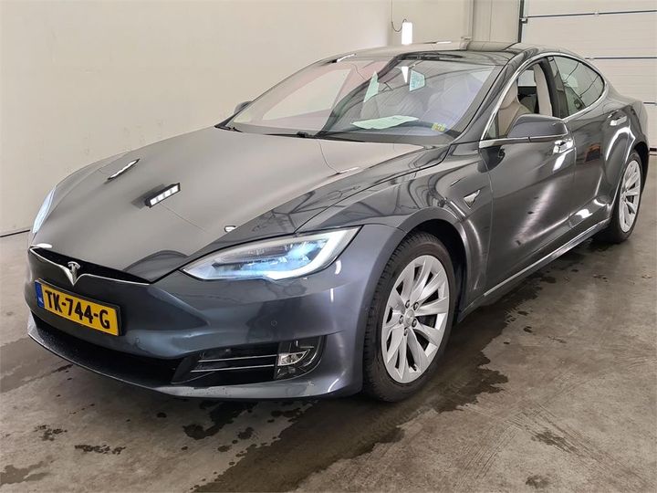 TESLA MODEL 2018 5yjsa7e20jf260040