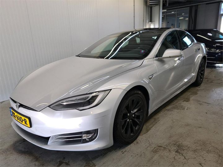 TESLA S 2018 5yjsa7e21jf234496