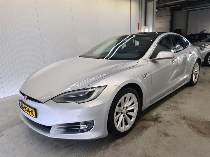 TESLA S 2018 5yjsa7e21jf239083