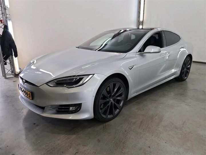 TESLA MODEL S 2018 5yjsa7e23jf239165