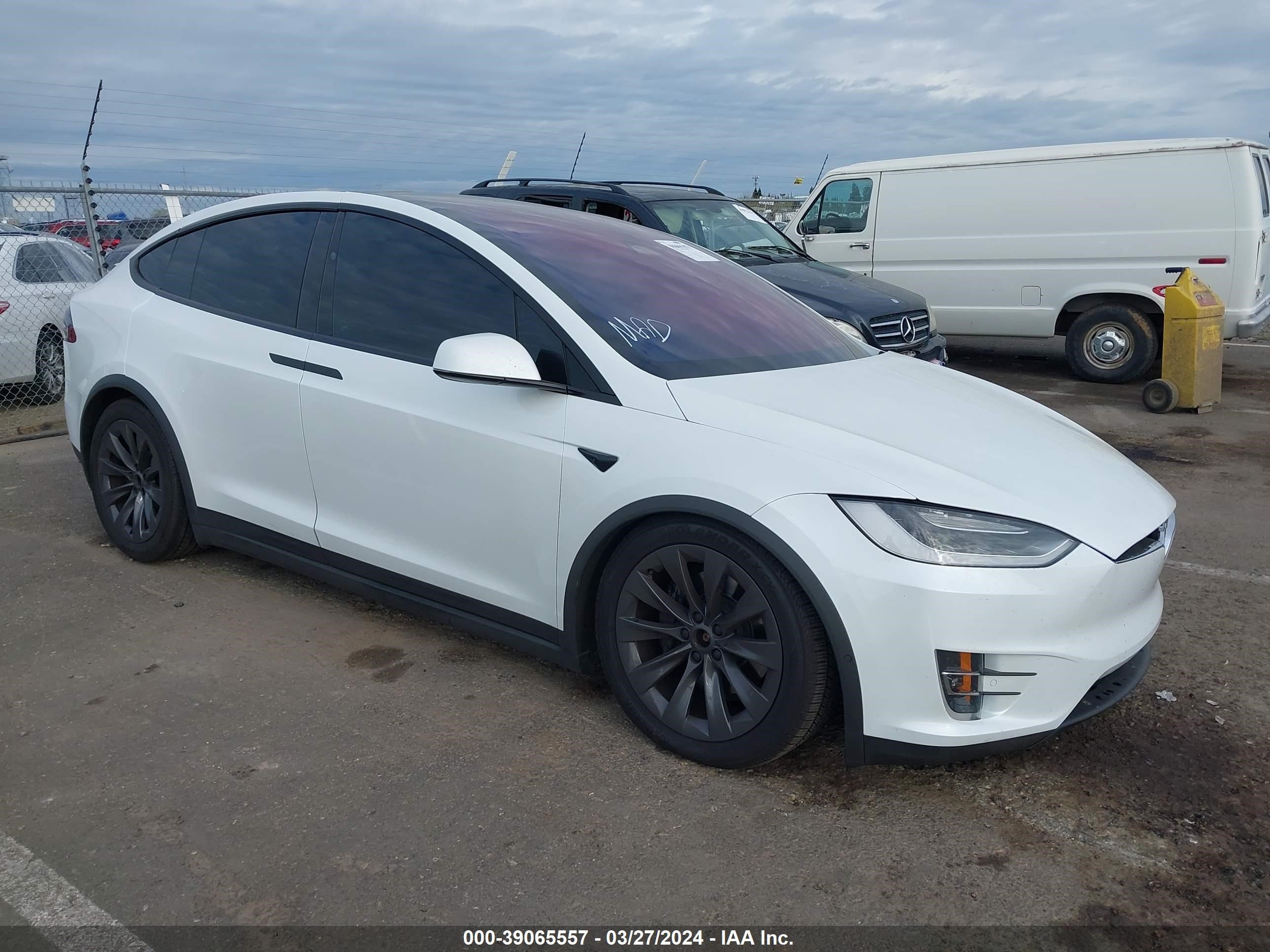 TESLA MODEL X 2018 5yjxcbe27jf140657