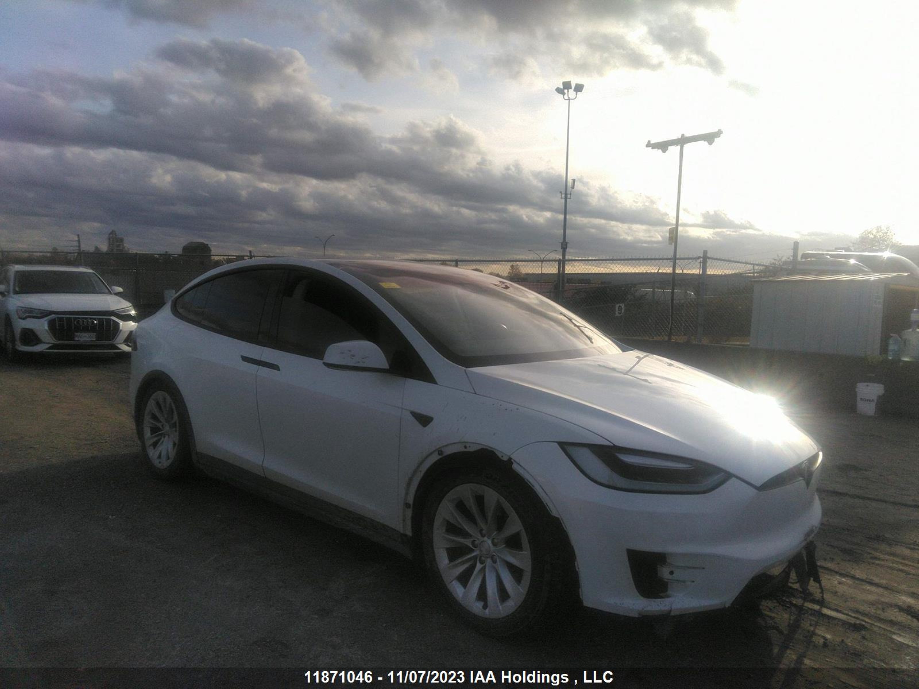 TESLA MODEL X 2017 5yjxcbe2xhf042037