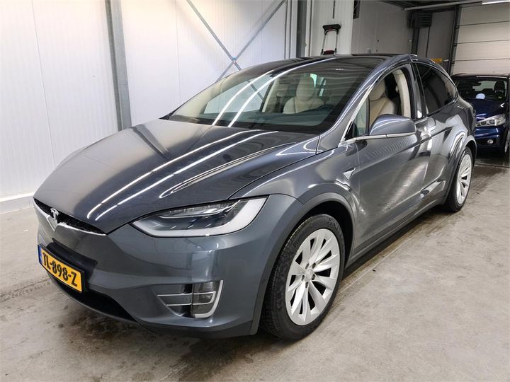 TESLA X 2018 5yjxcce23jf105734