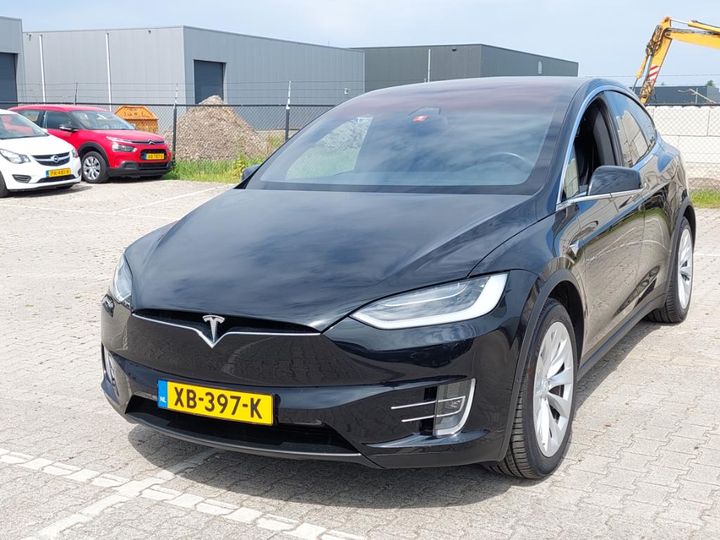 TESLA MODEL 2018 5yjxcce23jf126275