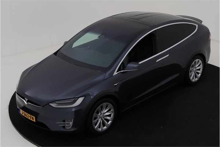 TESLA MODEL 2018 5yjxcce25jf085678