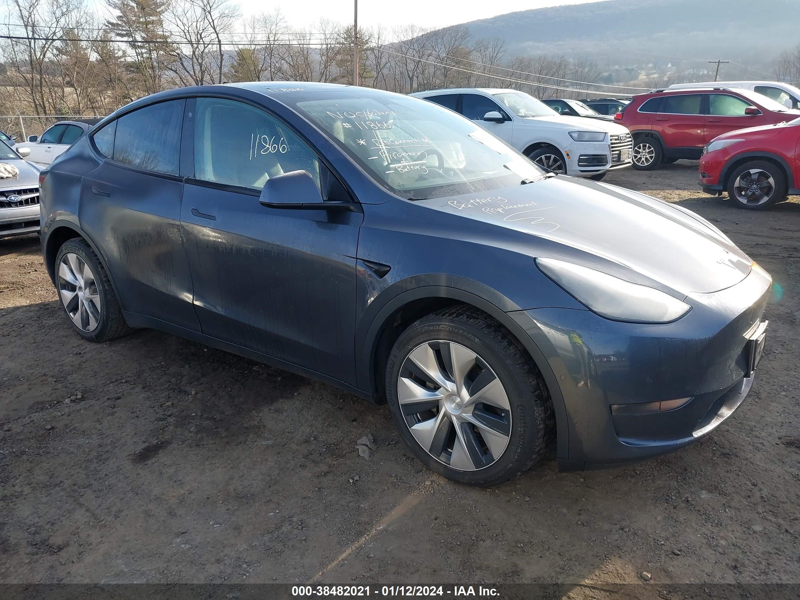 TESLA MODEL Y 2020 5yjygdee9lf026175