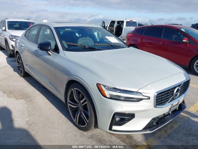 VOLVO S60 2019 7jr102fm3kg015517