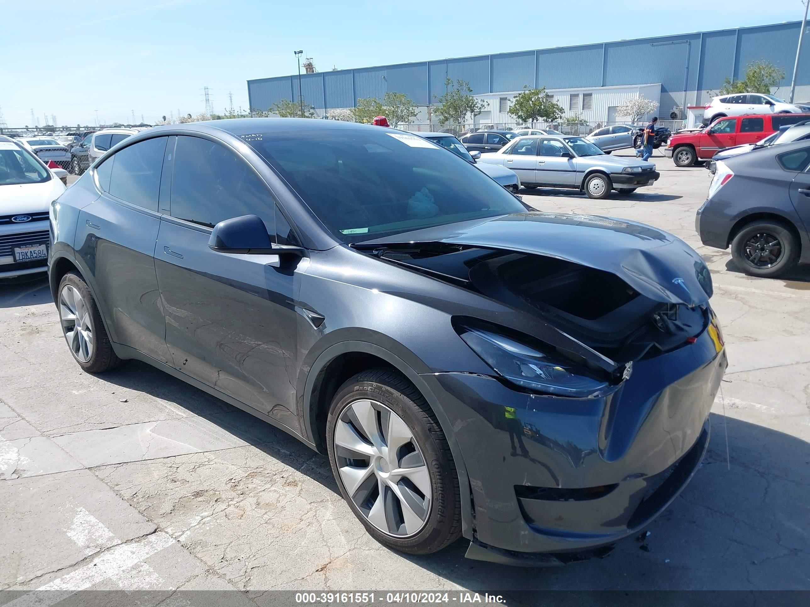 TESLA MODEL Y 2024 7saygdee2rf014252