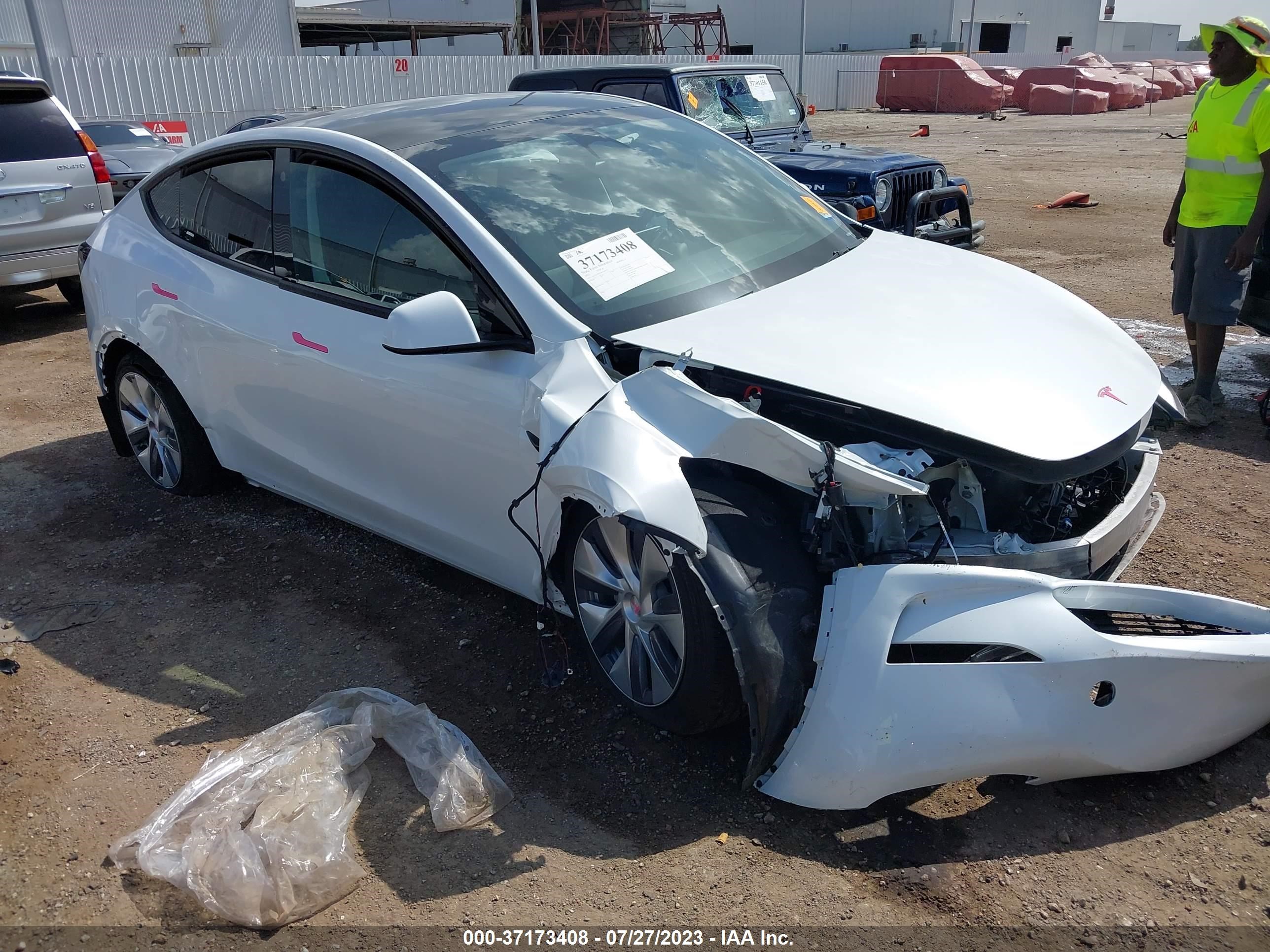 TESLA MODEL Y 2023 7saygdeexpa109572