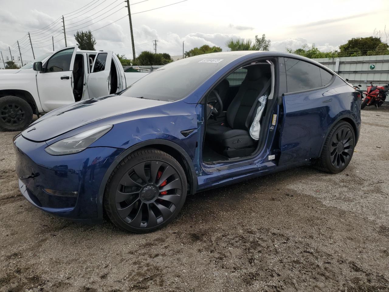 TESLA MODEL Y 2023 7saygdef4pf667266