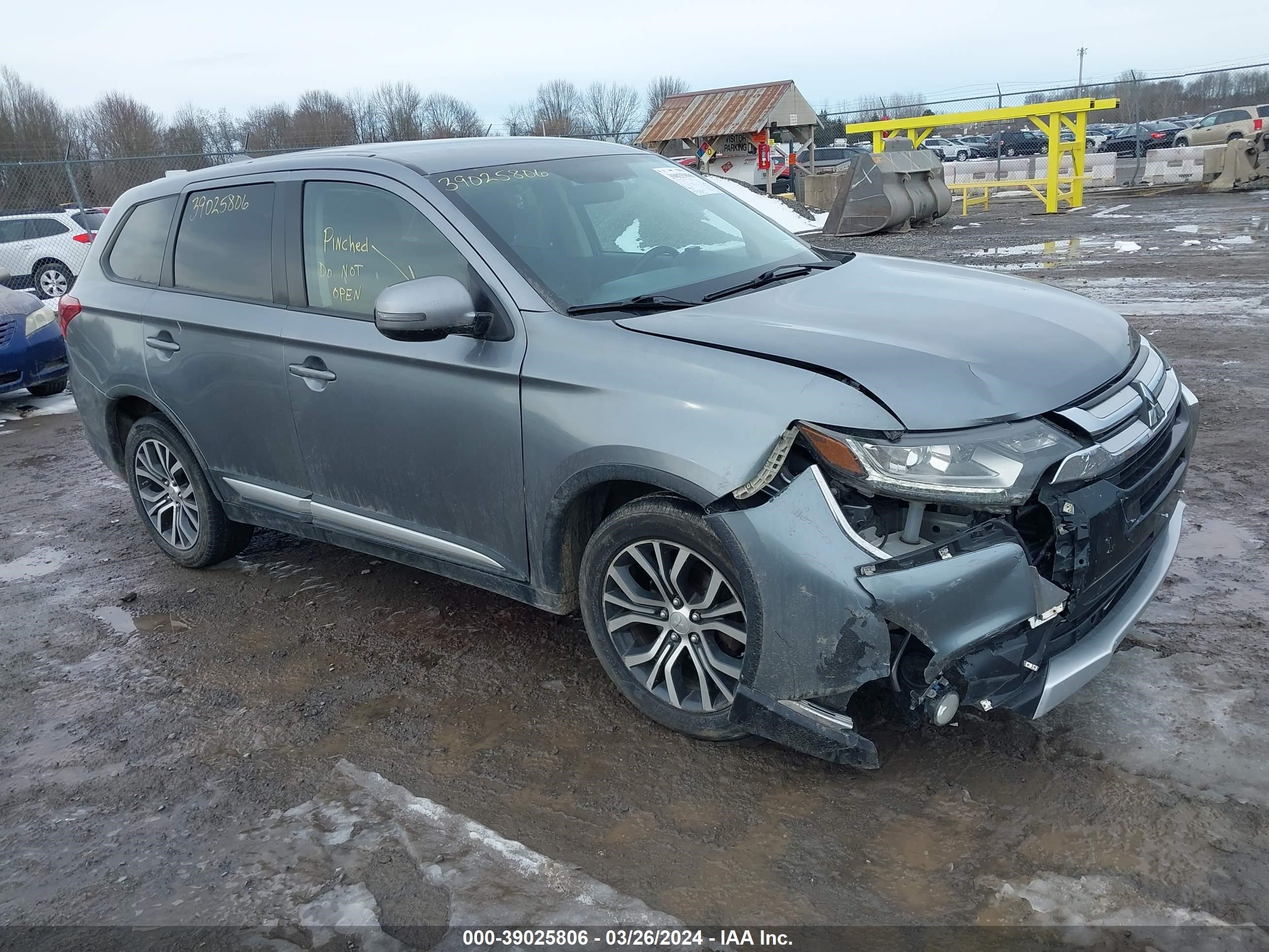 MITSUBISHI OUTLANDER 2017 ja4az3a39hz031060