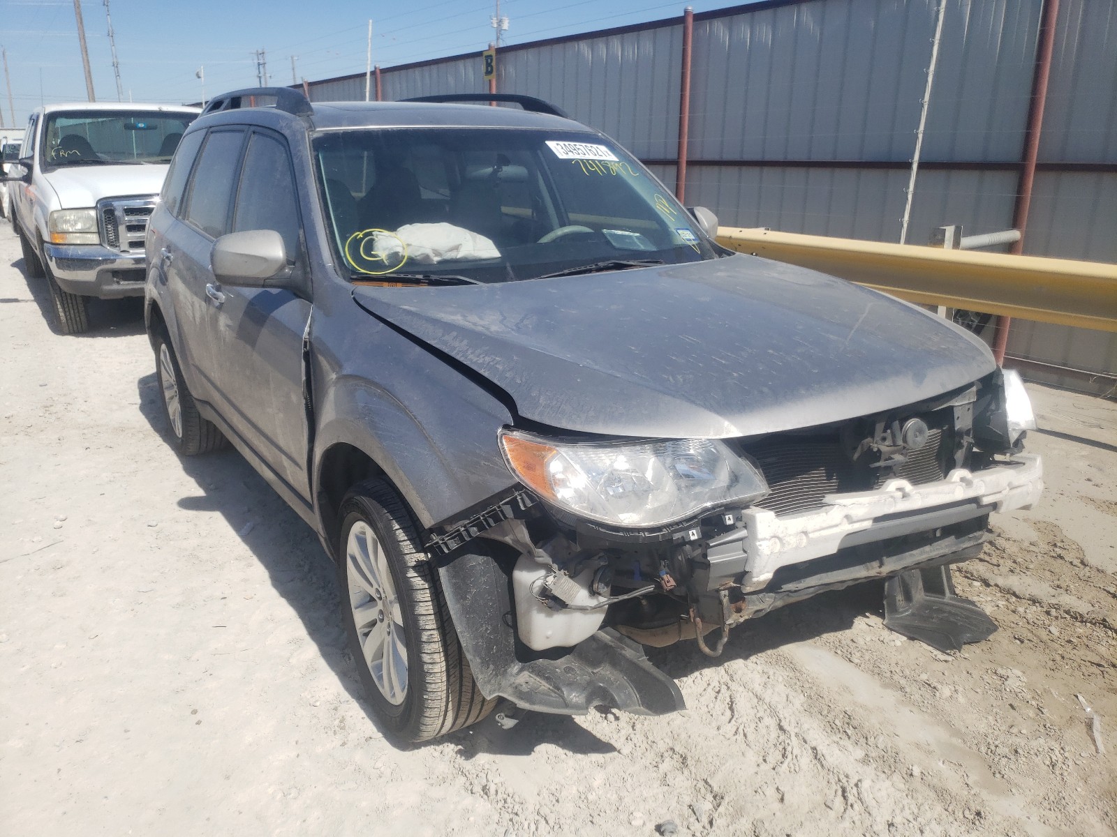 SUBARU FORESTER 2 2011 jf2shbdc8bh741892