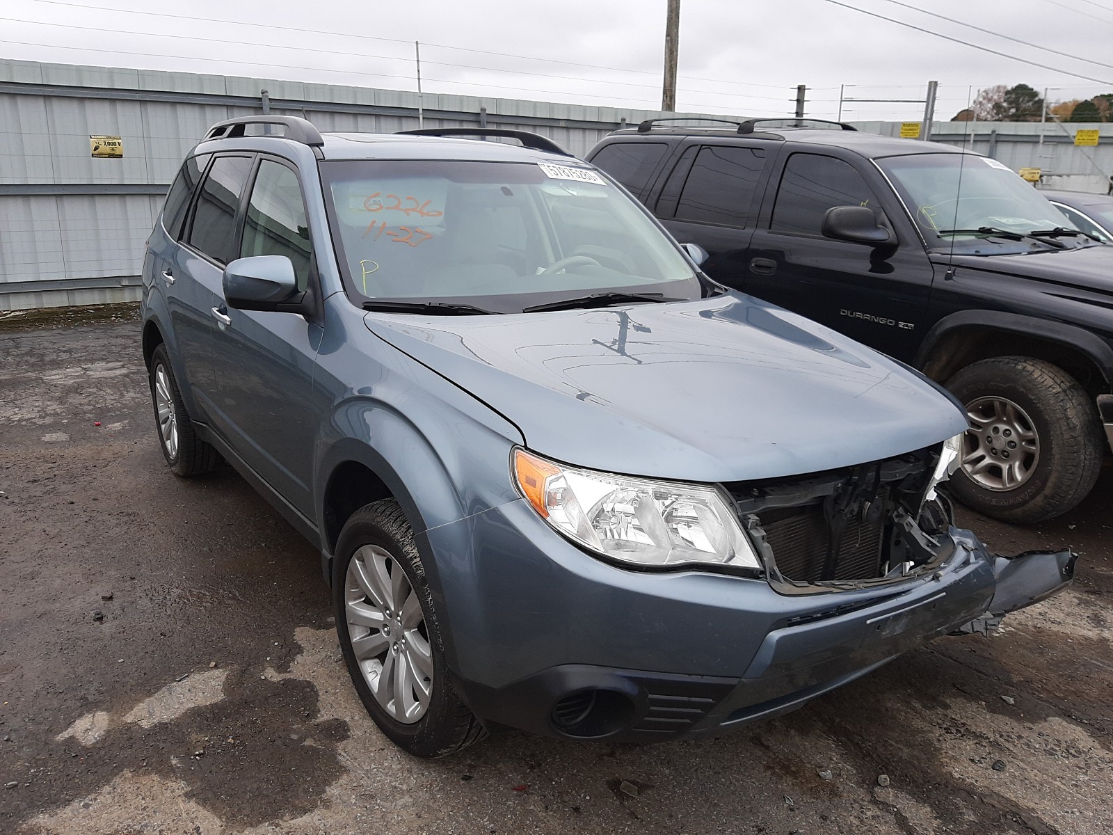 SUBARU FORESTER 2 2011 jf2shbdc8bh766226