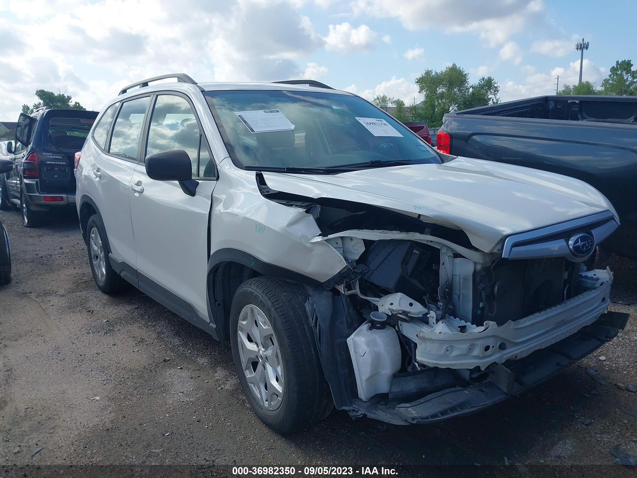 SUBARU FORESTER 2019 jf2skacc2kh486282