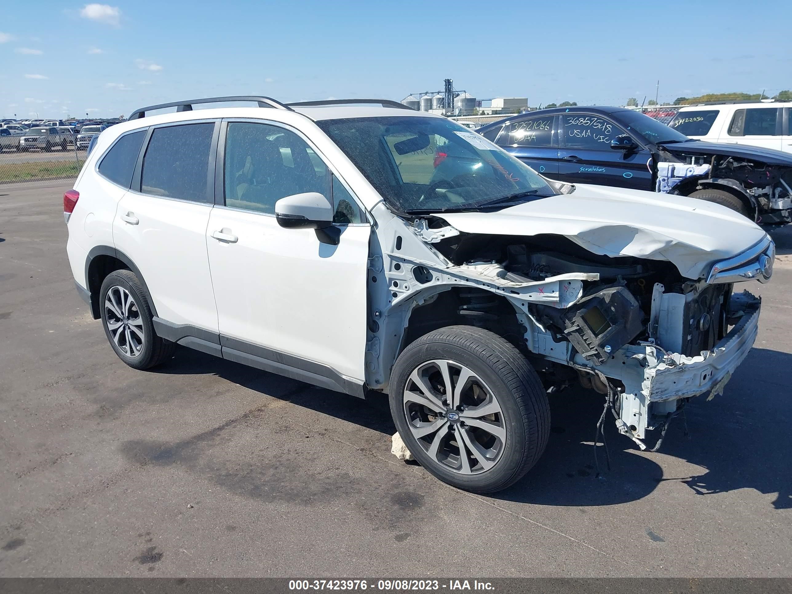 SUBARU FORESTER 2019 jf2skauc2kh405313