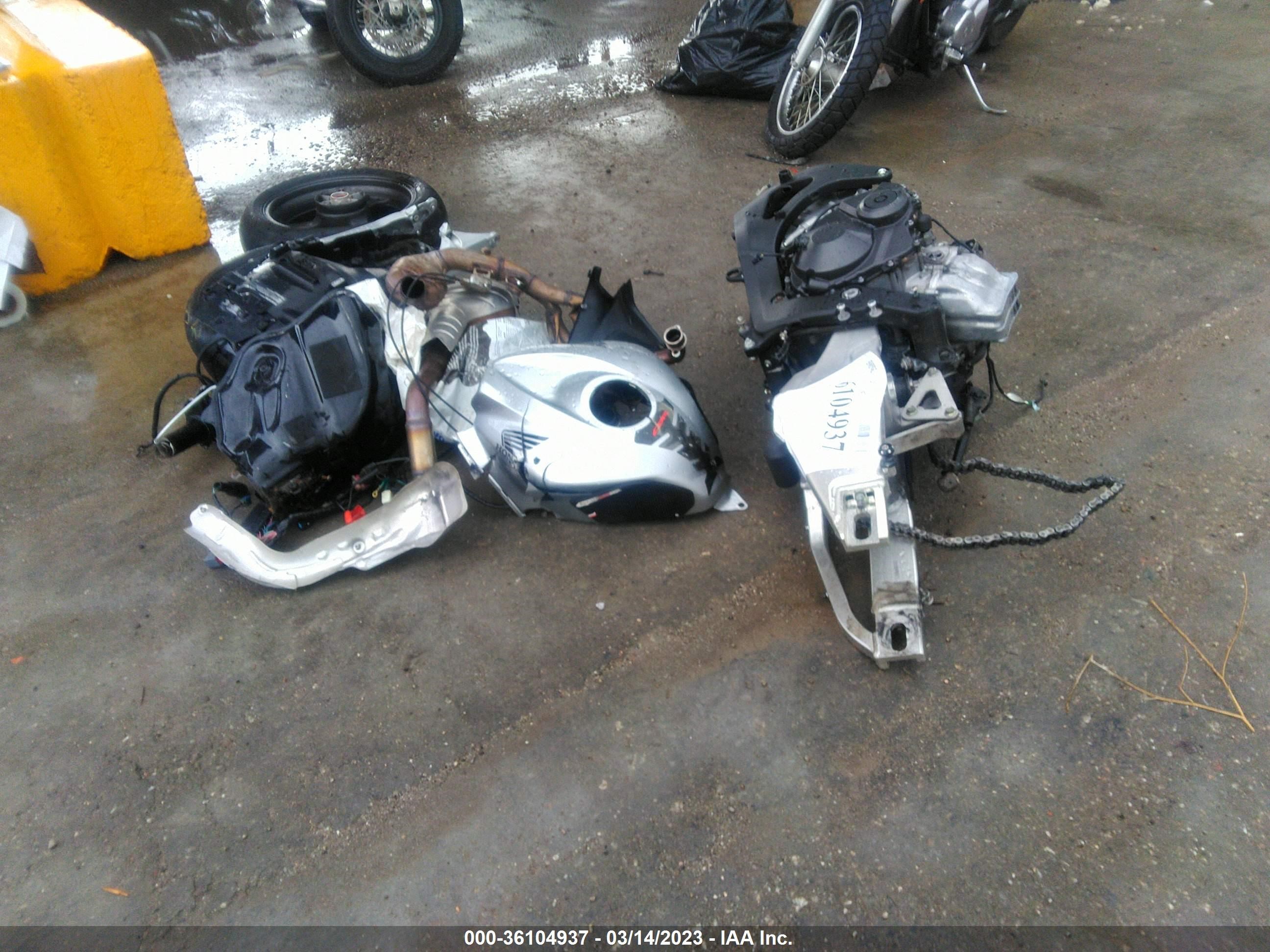 HONDA NULL 2012 jh2pc4017ck500128