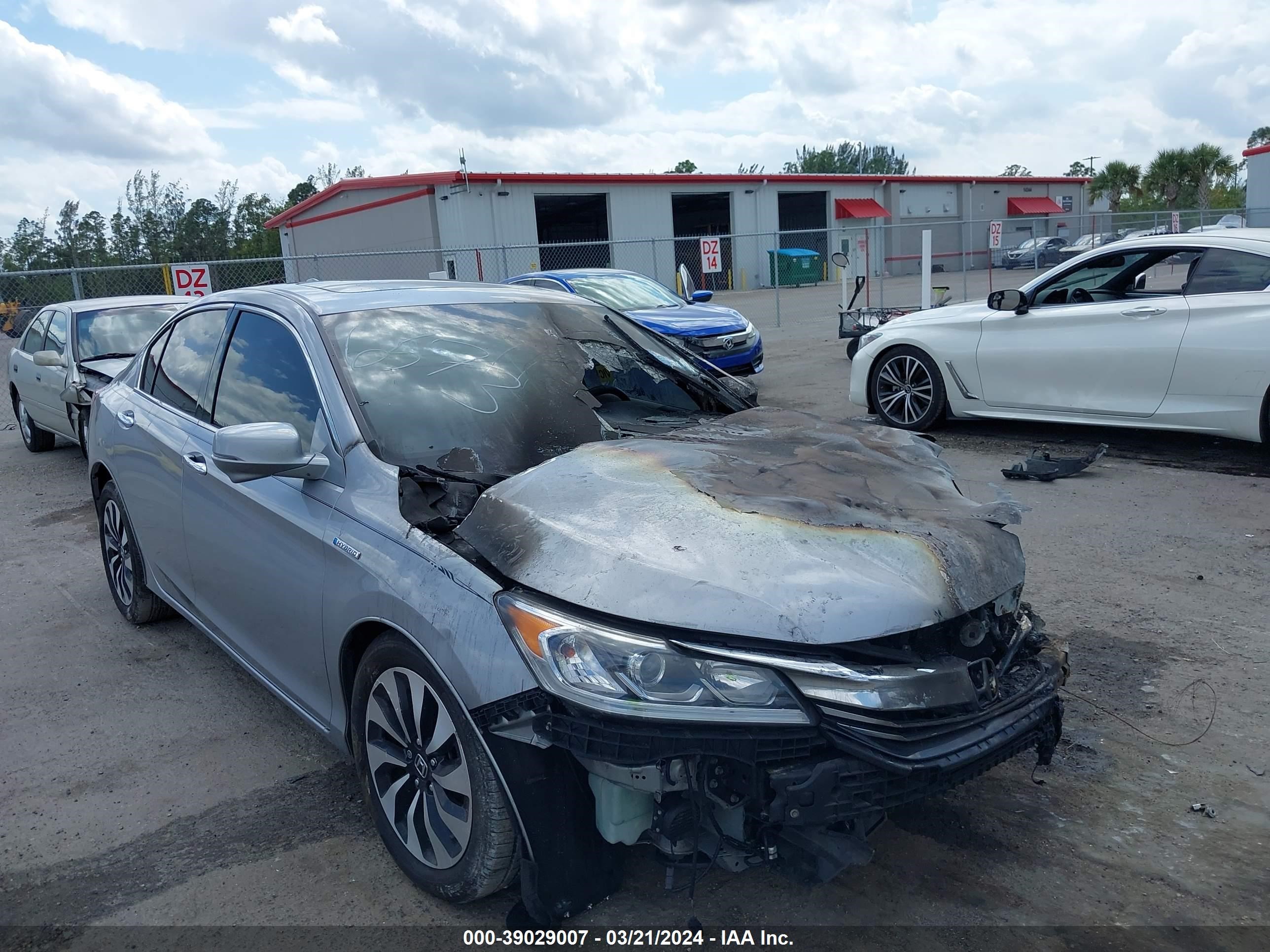 HONDA ACCORD 2017 jhmcr6f52hc016573