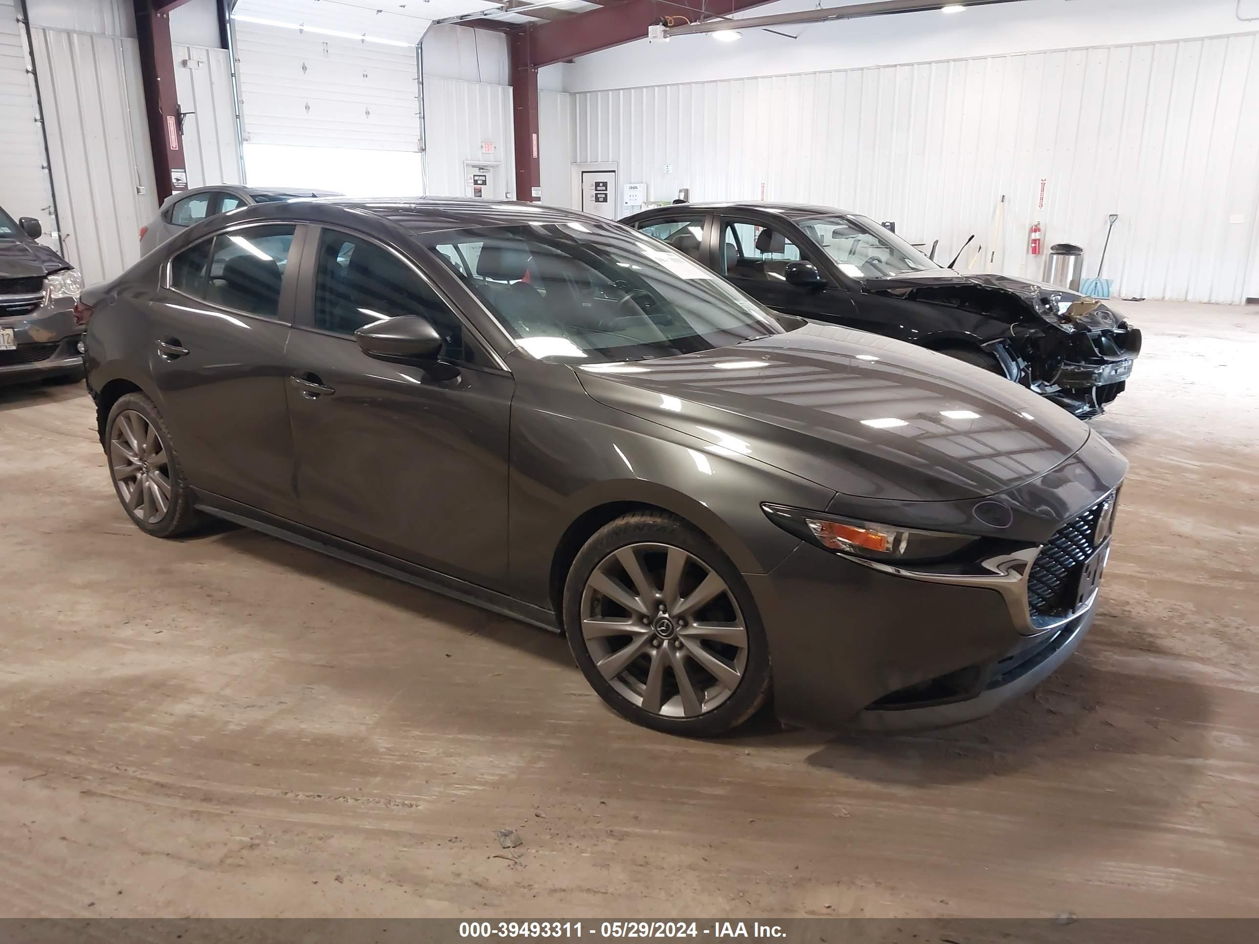 MAZDA 3 2019 jm1bpbam3k1131468