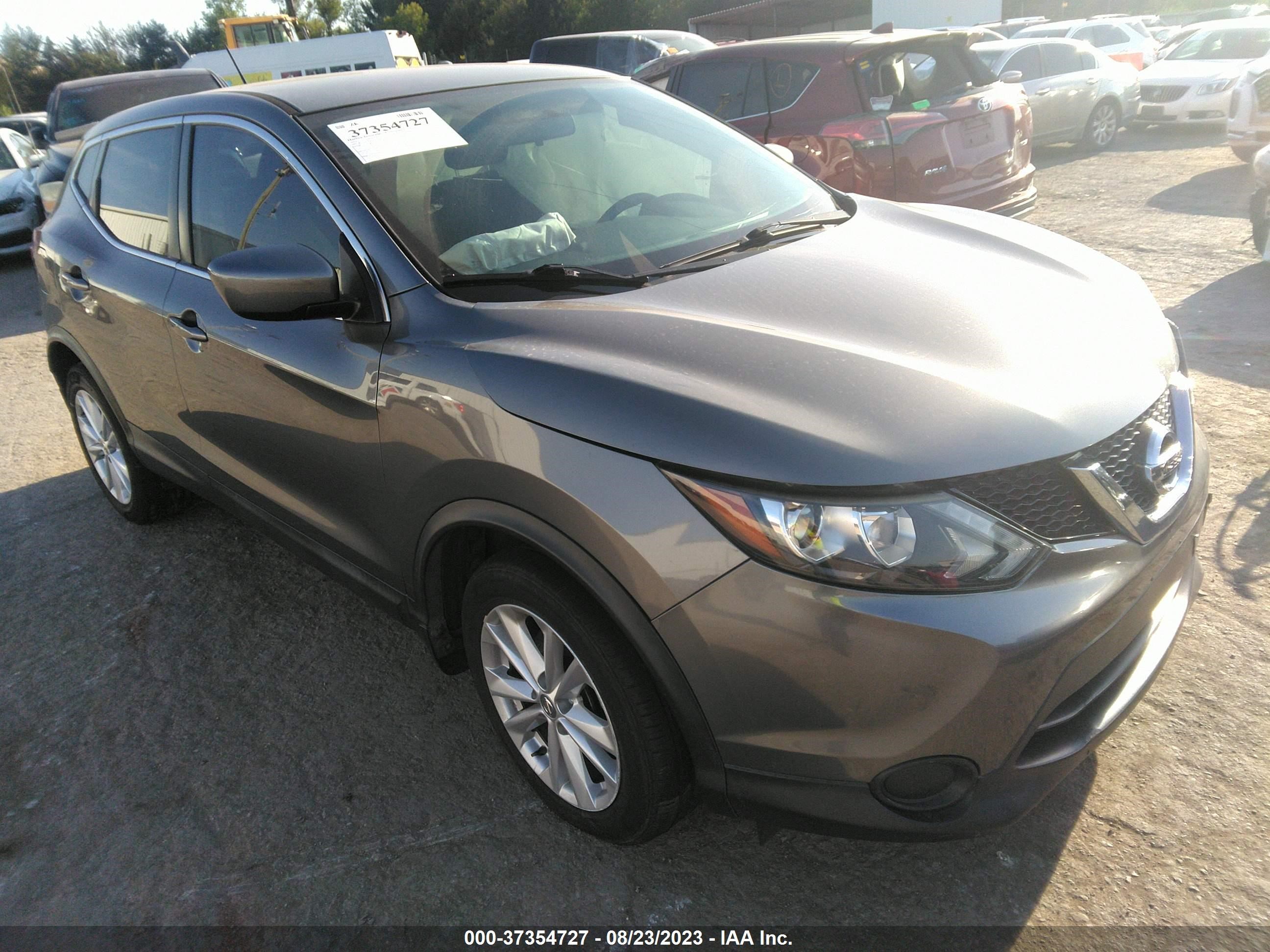 NISSAN ROGUE 2017 jn1bj1cp0hw036237