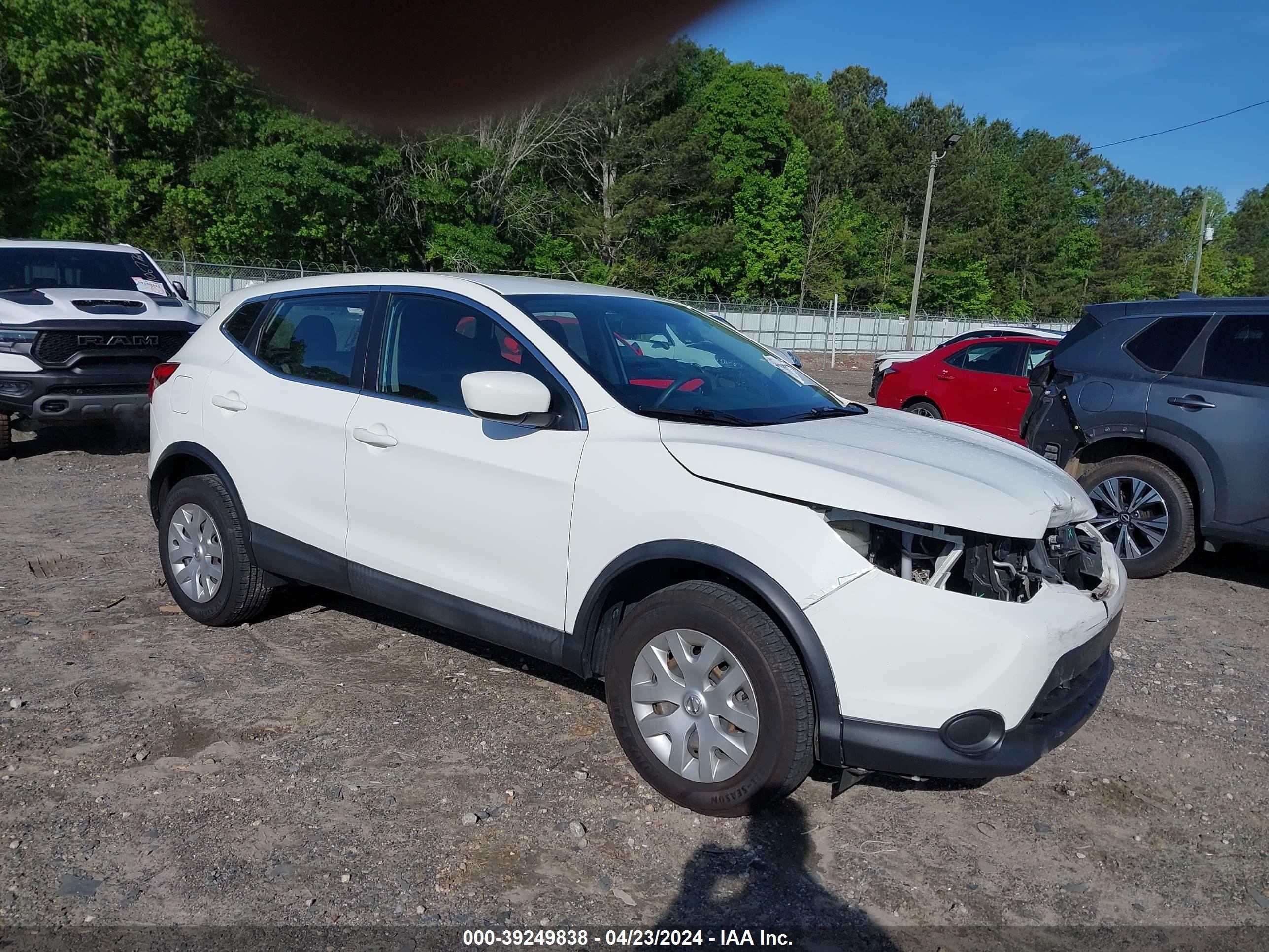 NISSAN ROGUE 2018 jn1bj1cp1jw157249