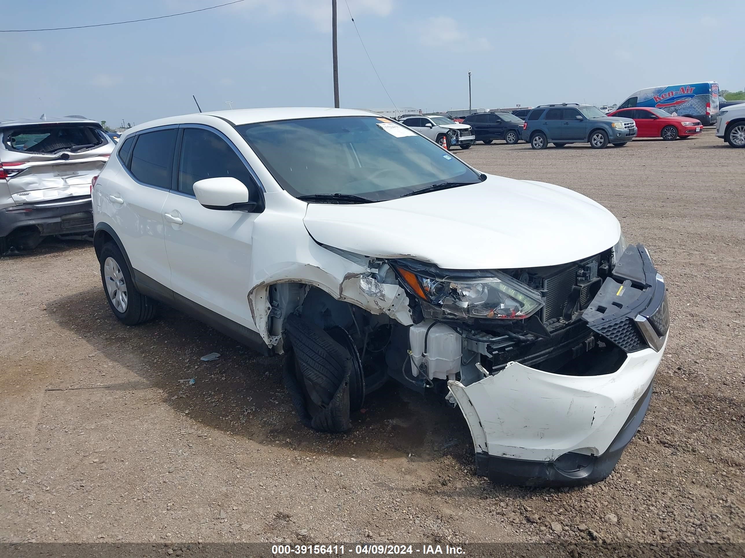 NISSAN ROGUE 2018 jn1bj1cp1jw161253