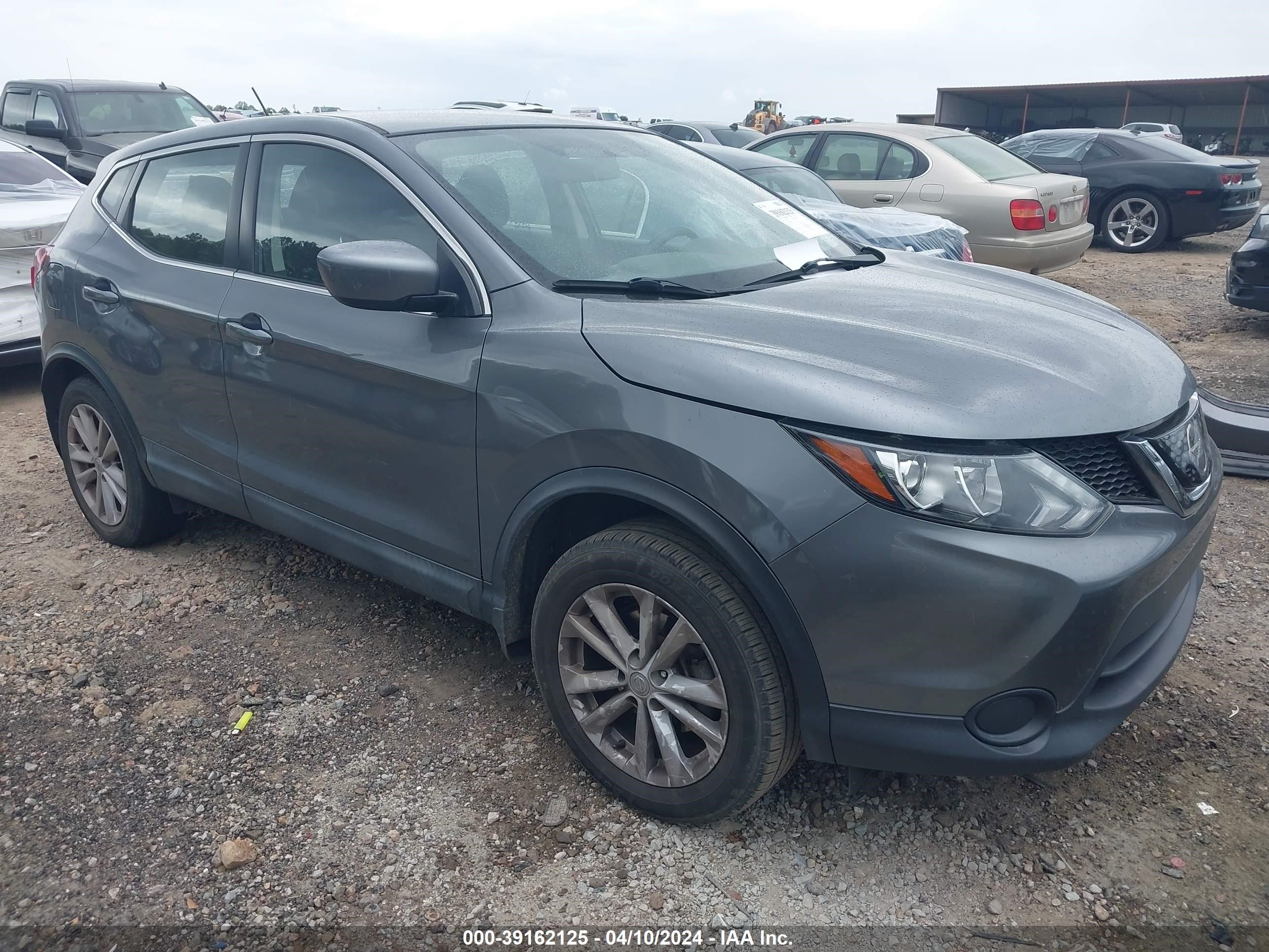 NISSAN ROGUE 2018 jn1bj1cp1jw186282