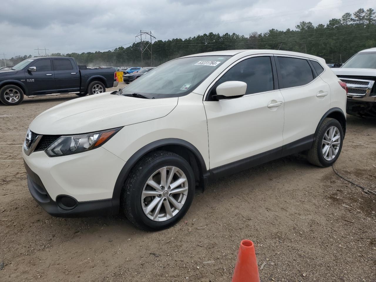 NISSAN ROGUE 2017 jn1bj1cp2hw003093