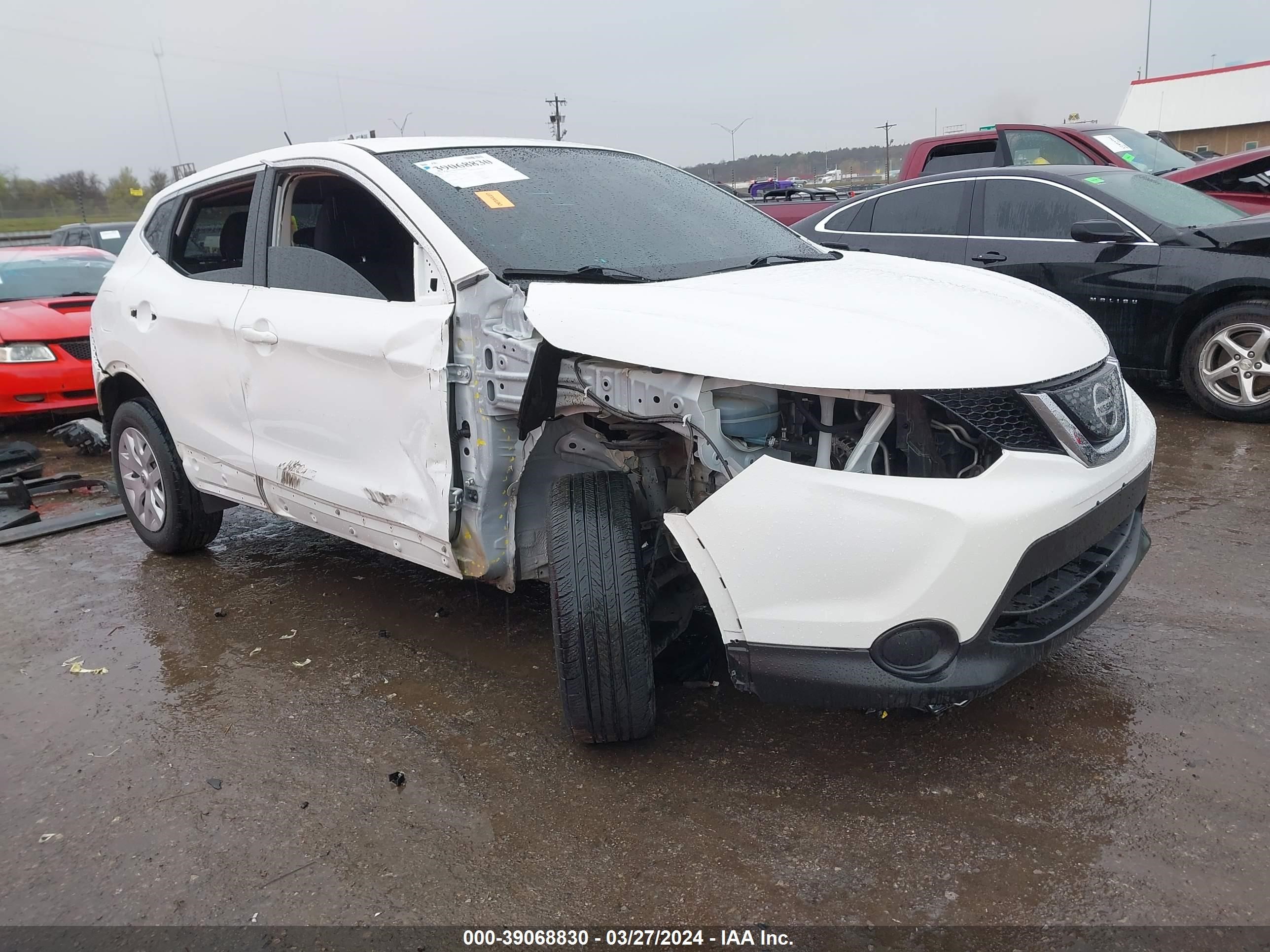 NISSAN ROGUE 2018 jn1bj1cp2jw187067