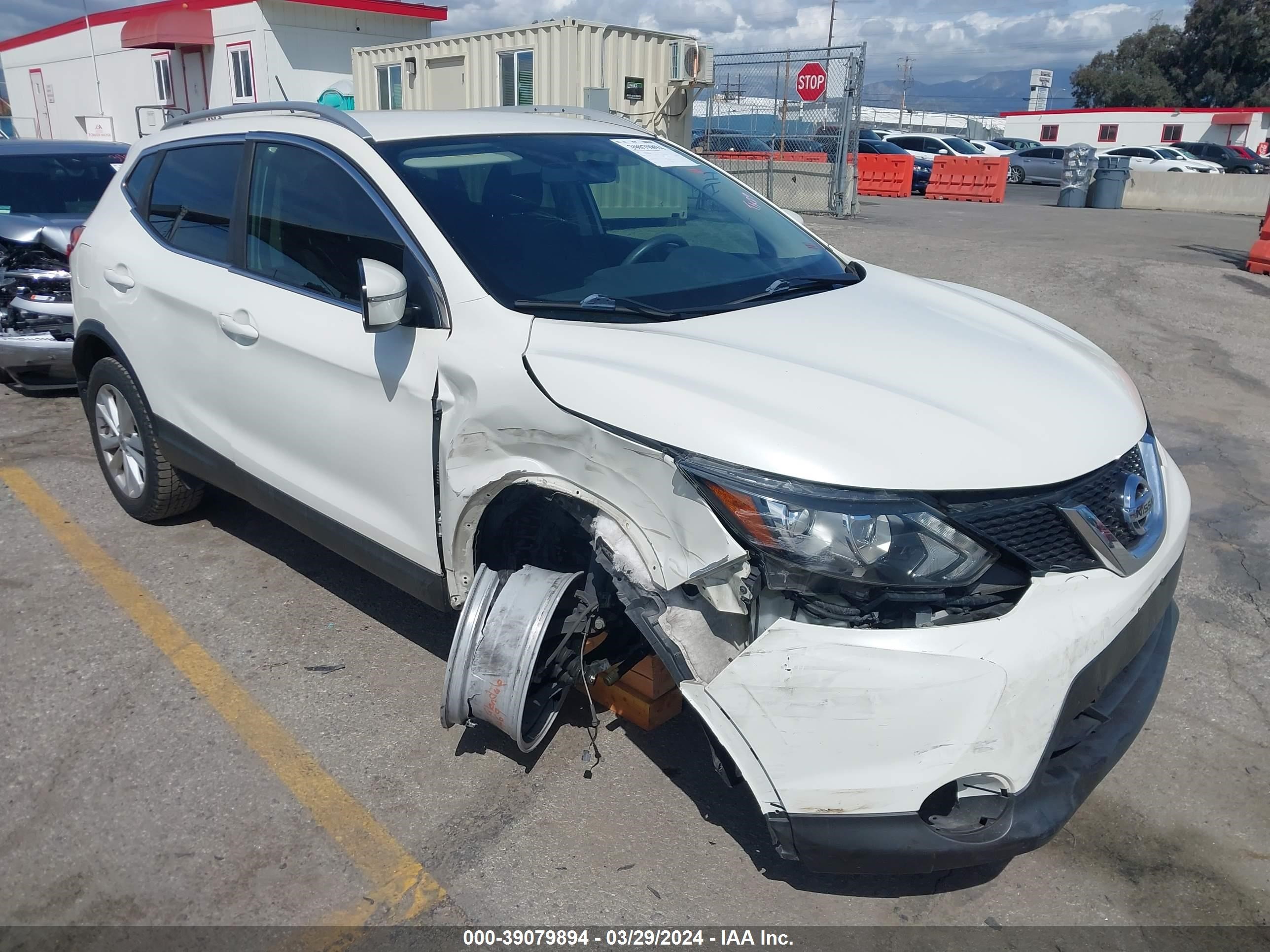 NISSAN ROGUE 2017 jn1bj1cp3hw016905