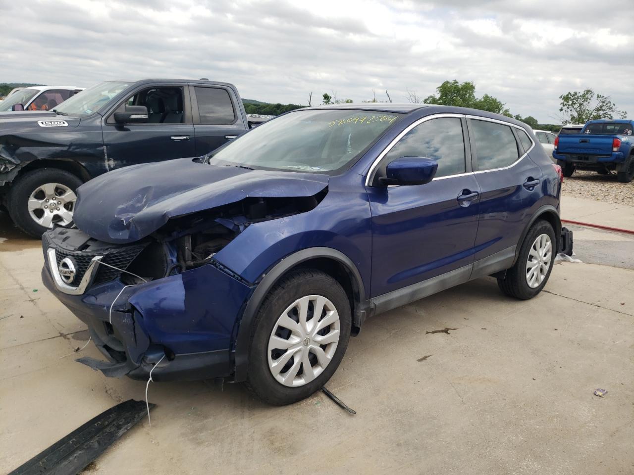 NISSAN ROGUE 2017 jn1bj1cp4hw004553