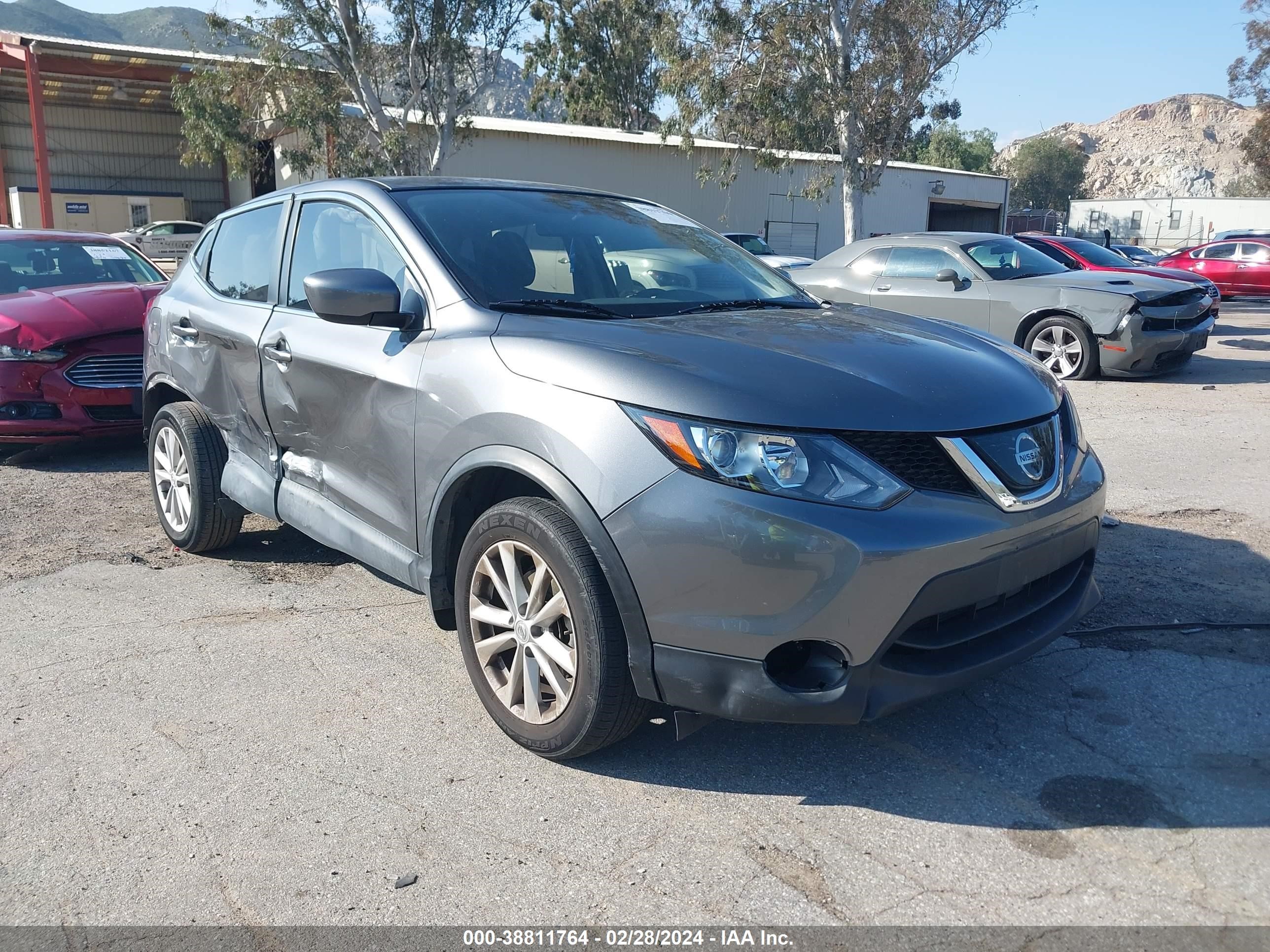 NISSAN ROGUE 2018 jn1bj1cp4jw195252