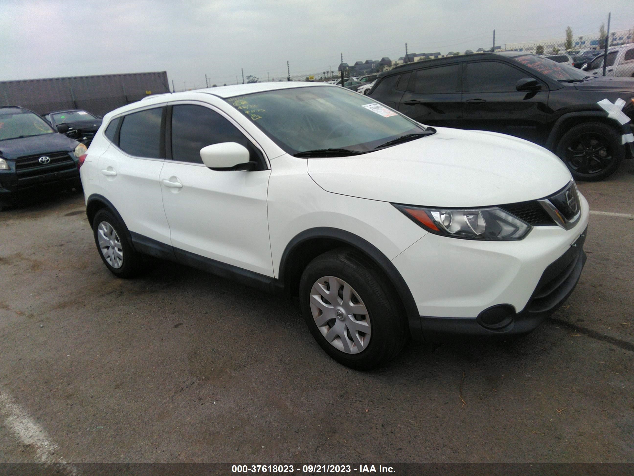 NISSAN ROGUE 2019 jn1bj1cp4kw233421