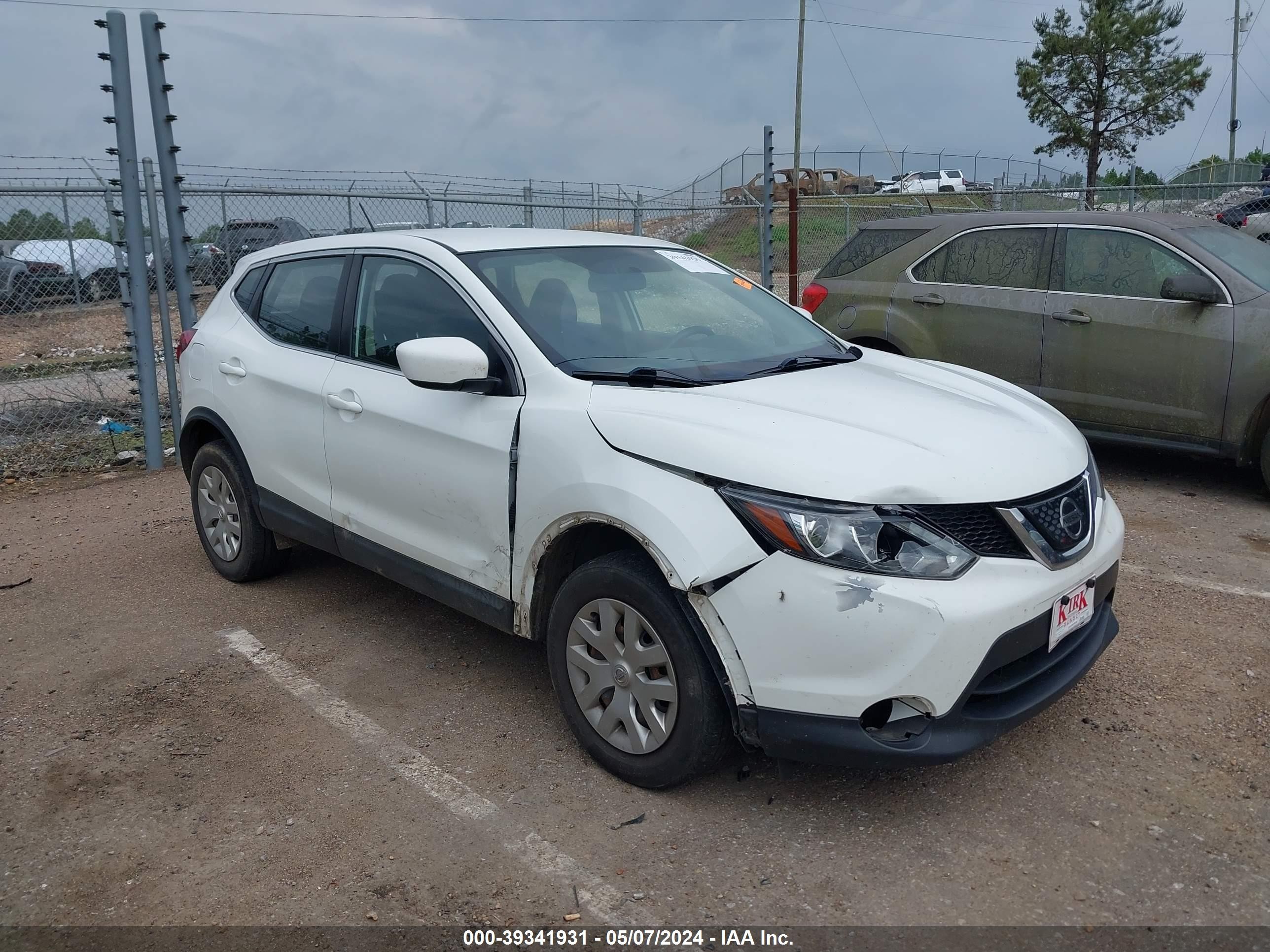 NISSAN ROGUE 2018 jn1bj1cp5jw151034