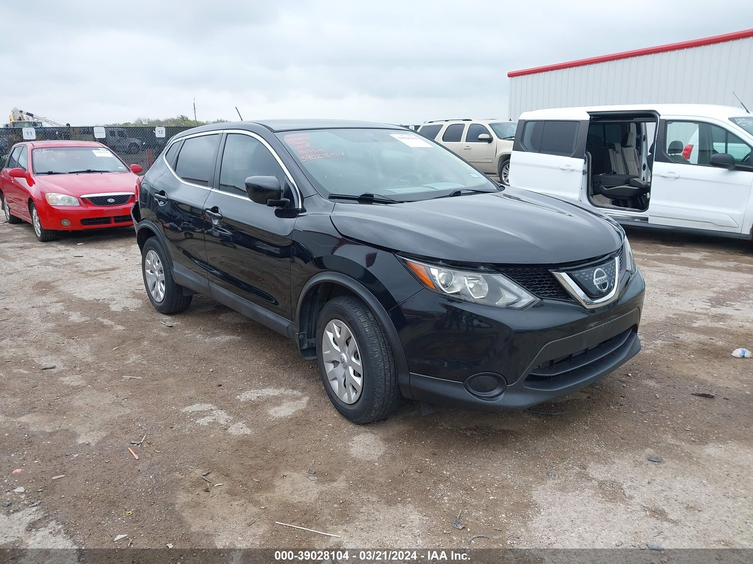 NISSAN ROGUE 2018 jn1bj1cp5jw152880